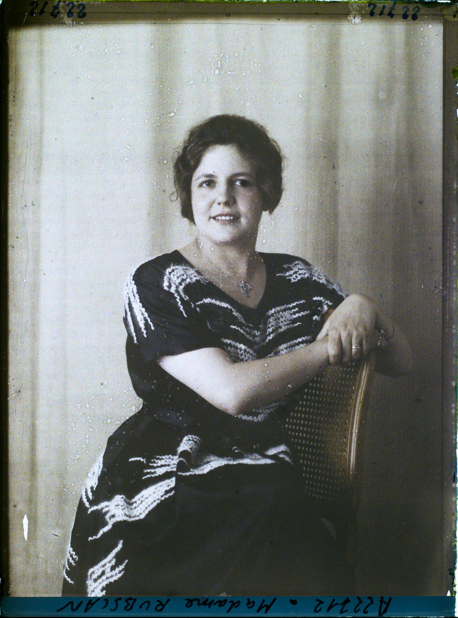 Image représentant https://musee-albert-kahn.s-museum.fr/home/NWQ2OTAwYzNmYjZlZTk1ZWQwODJmMjY4L2dlbmVyaWMtbm90aWNlLXRhYi9hdXRob3JpdHkvNjE3YTc5ZjVjZjhiODk2OGIzMzM3ZDIx/5d6900c3fb6ee95ed082f268/generic-notice-tab/authority/617a79ebcf8b8968b333770d Madame Rubscan