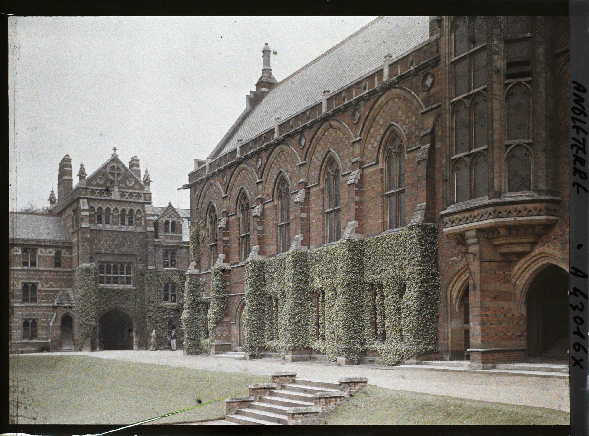 Image représentant Le côté Est du Kebb College