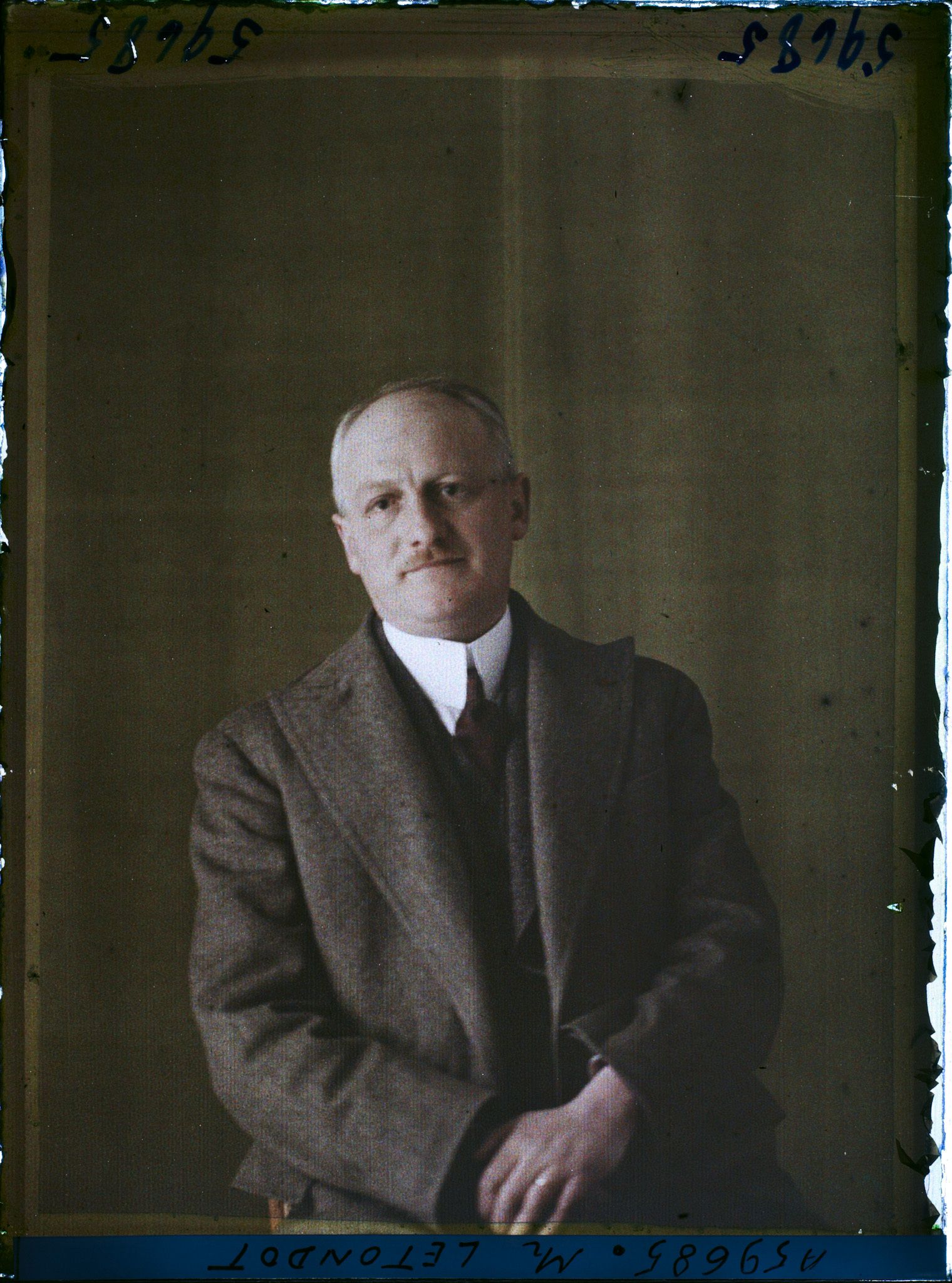 Image représentant https://musee-albert-kahn.s-museum.fr/home/NWQ2OTAwYzNmYjZlZTk1ZWQwODJmMjY4L2dlbmVyaWMtbm90aWNlLXRhYi9hdXRob3JpdHkvNjE3YTc5ZjVjZjhiODk2OGIzMzM3ZDIx/5d6900c3fb6ee95ed082f268/generic-notice-tab/authority/617a79ebcf8b8968b3337257 Monsieur Létondot