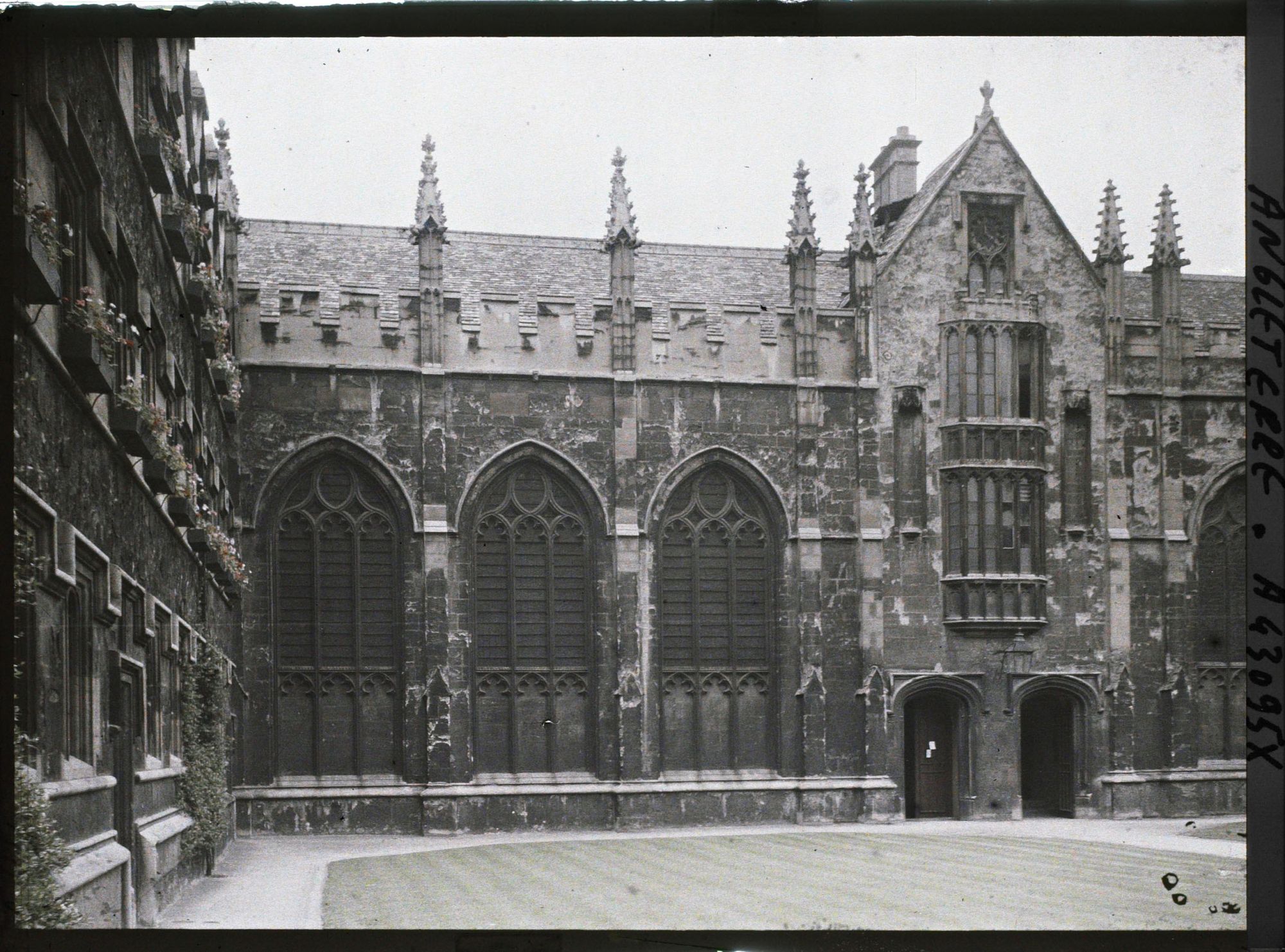 Image représentant Le quadrangle Est et la chapelle