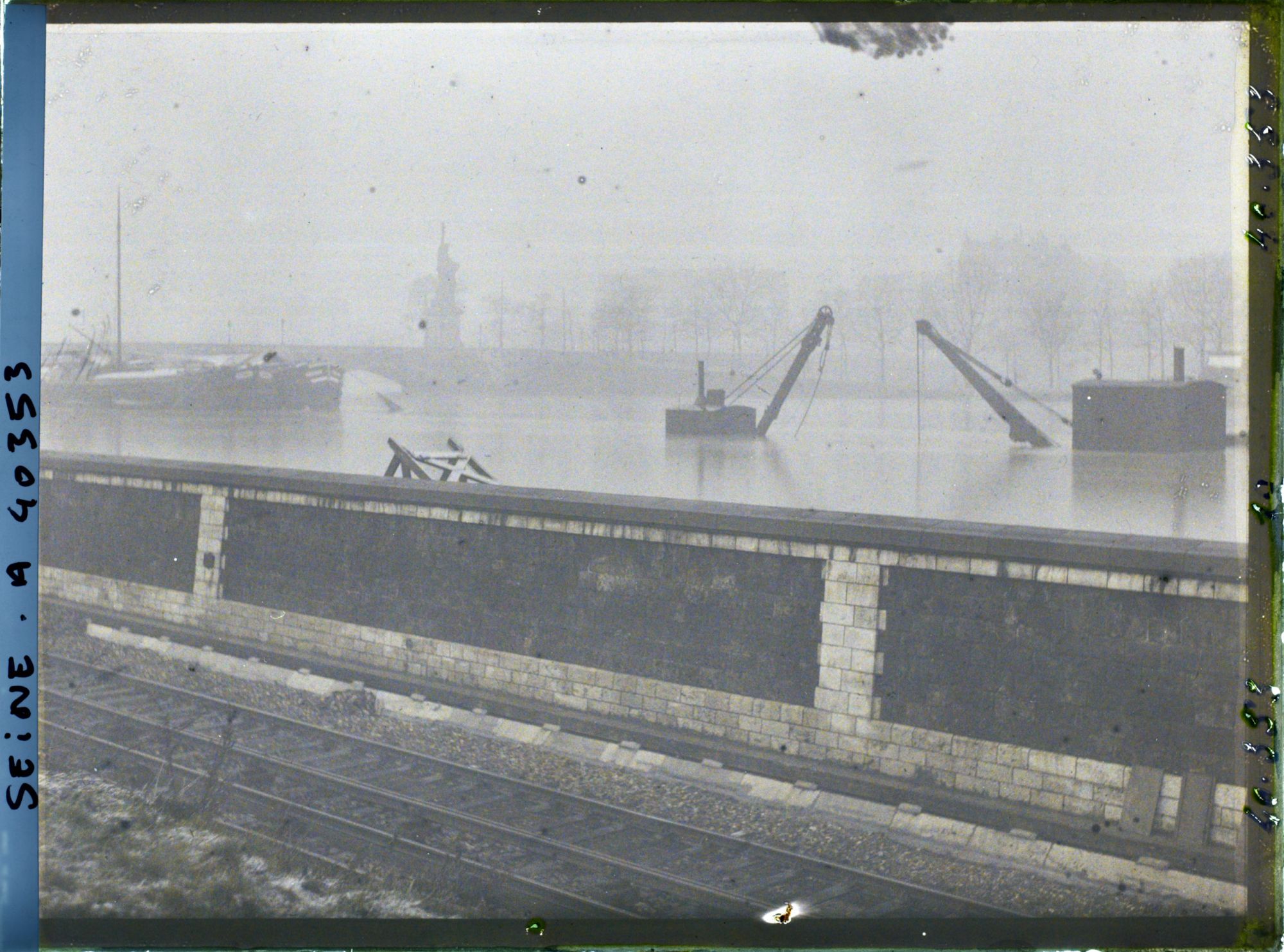 Image représentant La Seine en crue au pont de Grenelle