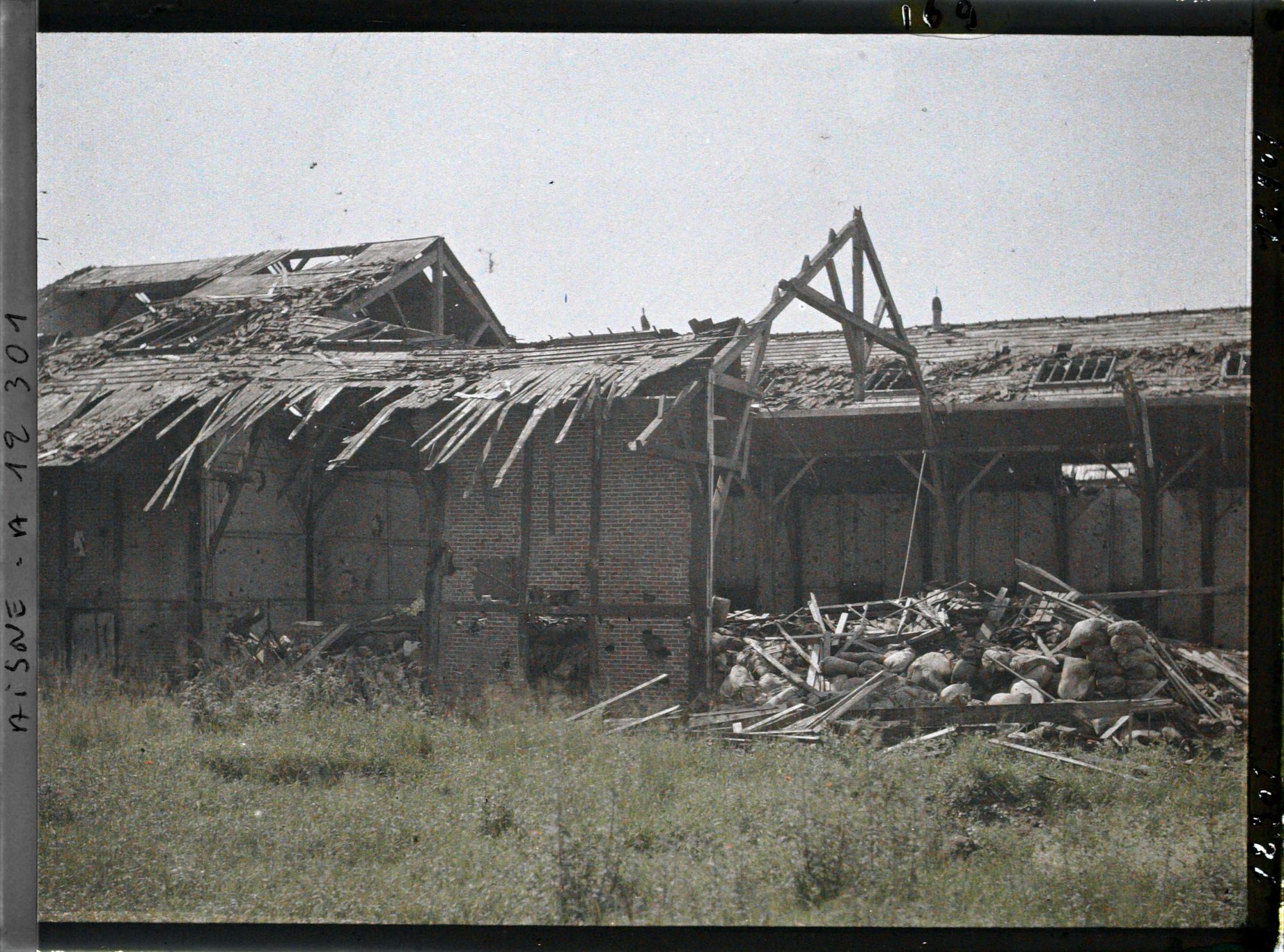 Image représentant Les magasins généraux en ruine