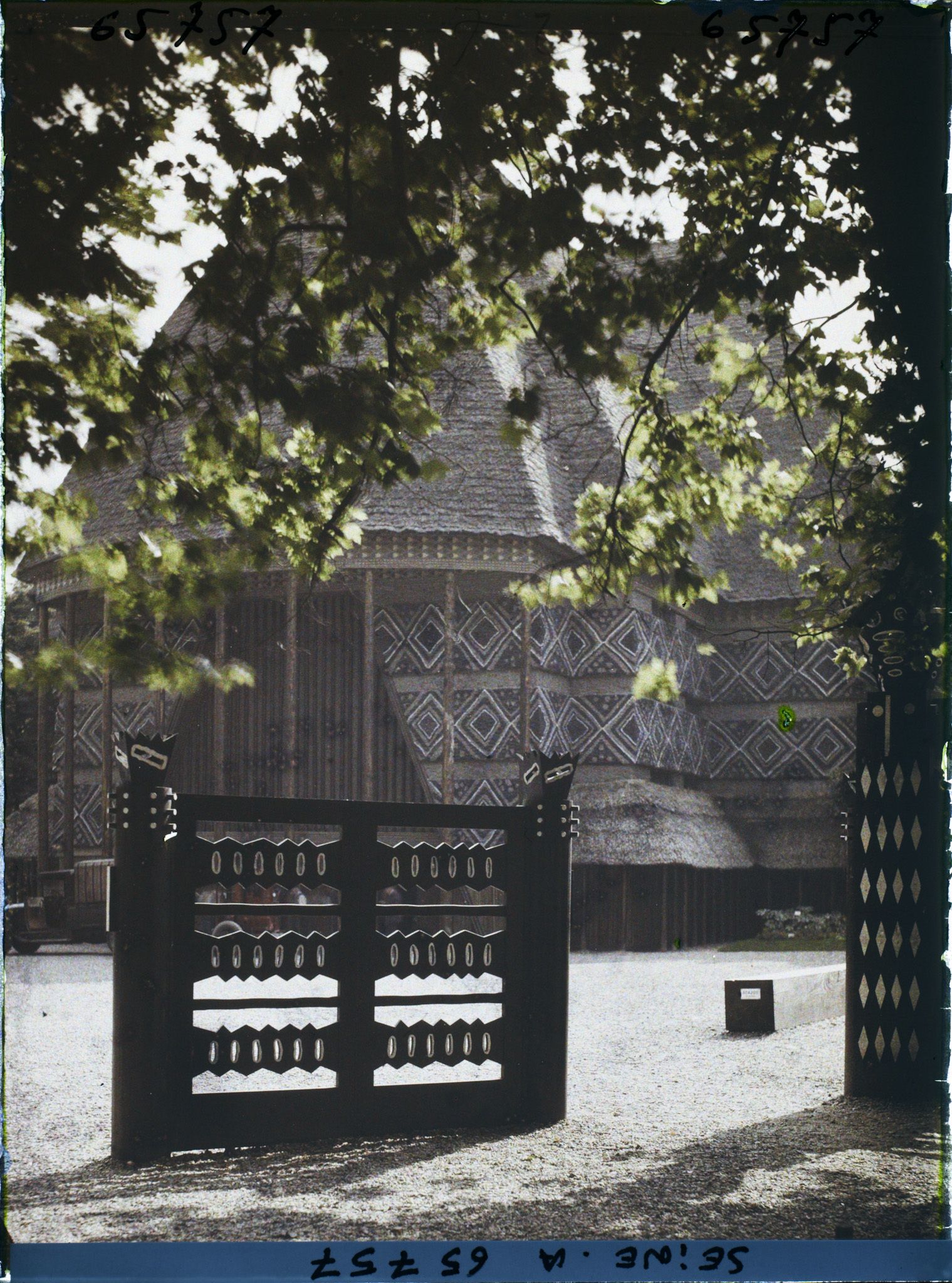 Image représentant L'Exposition Coloniale Internationale de 1931, le pavillon du Togo et du Cameroun