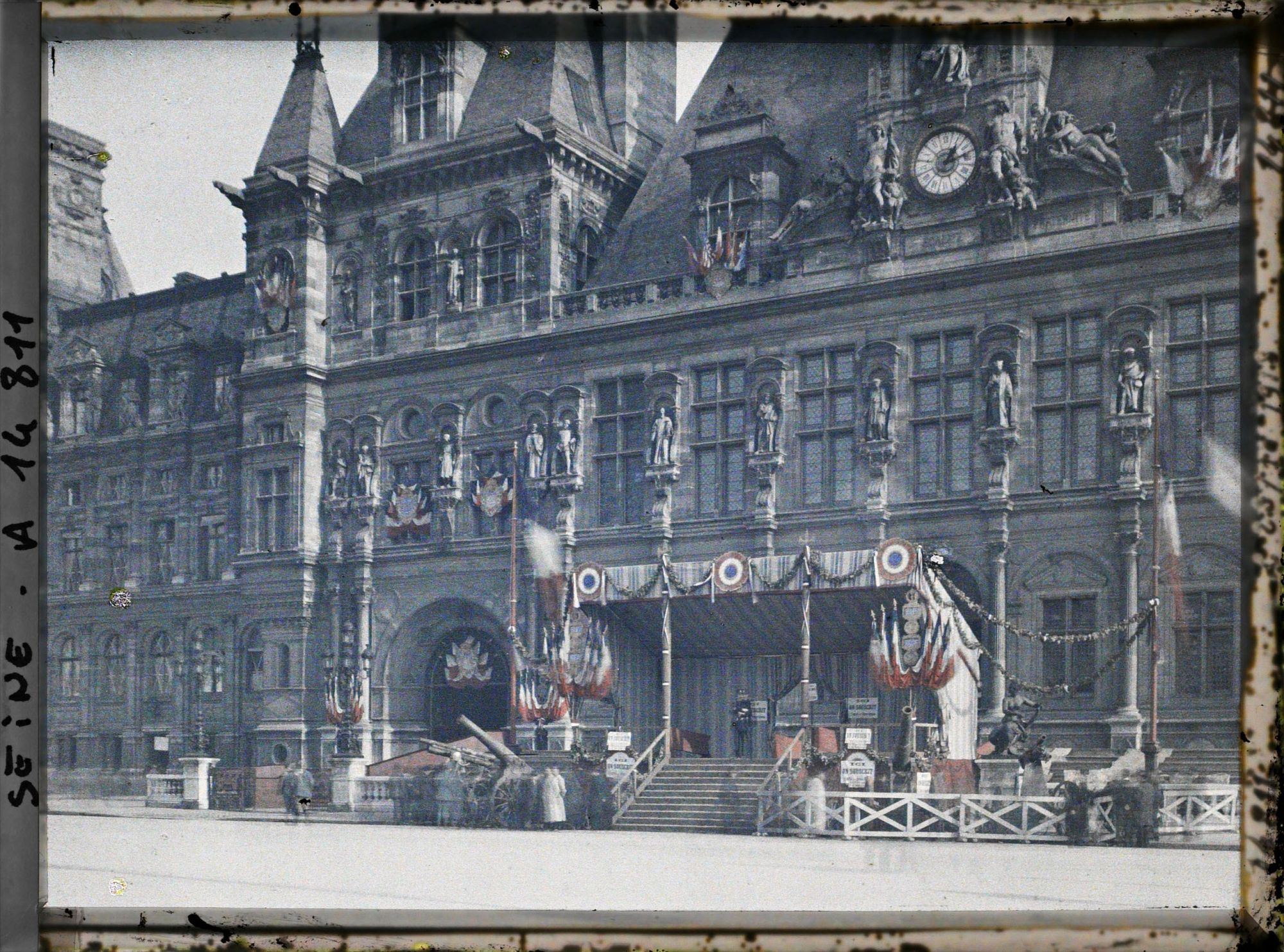 Image représentant Bureau de souscription devant l'Hôtel de Ville