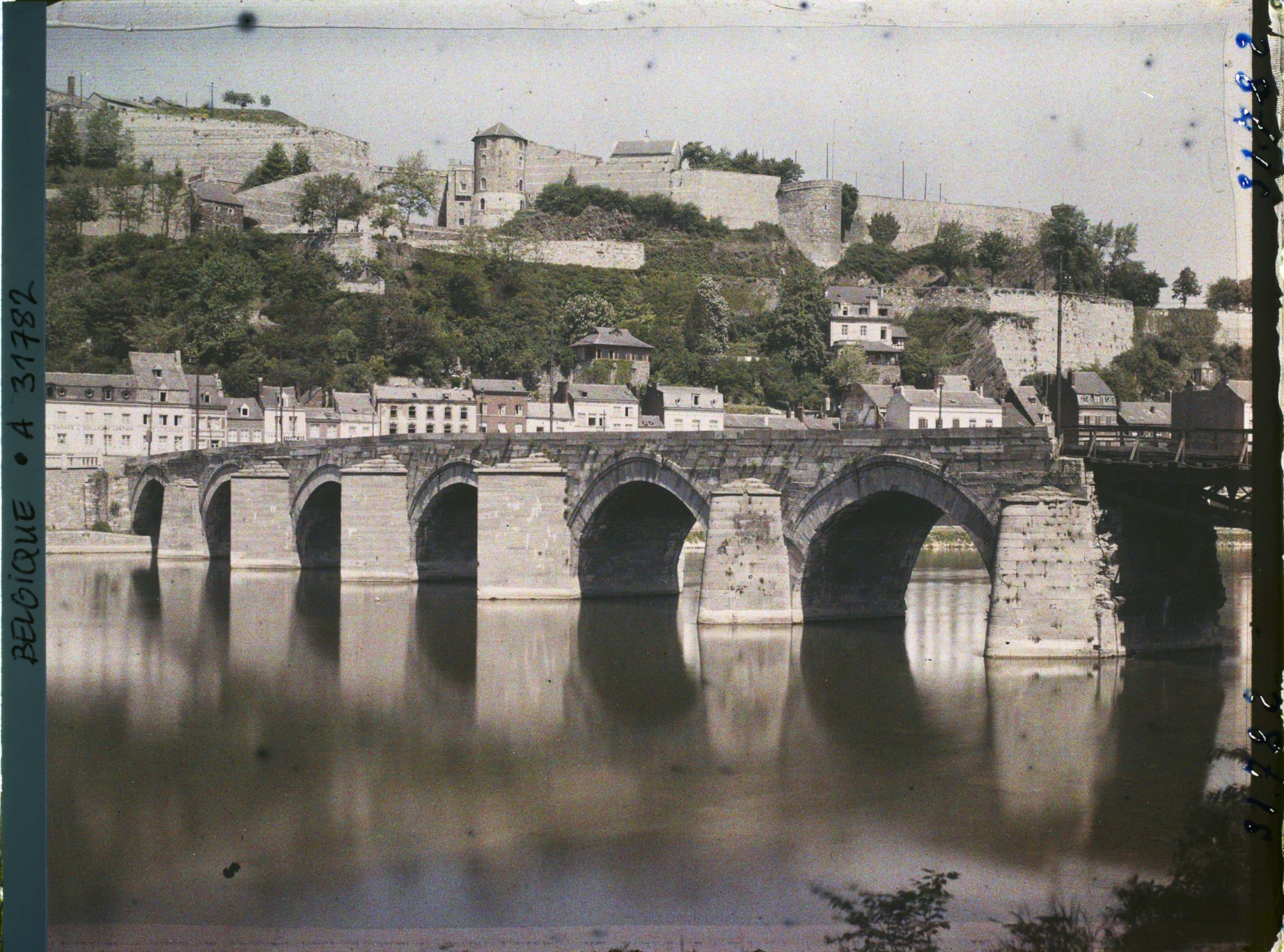 Image représentant Belgique, Namur, Grand Pont sur la Meuse et la Citadelle