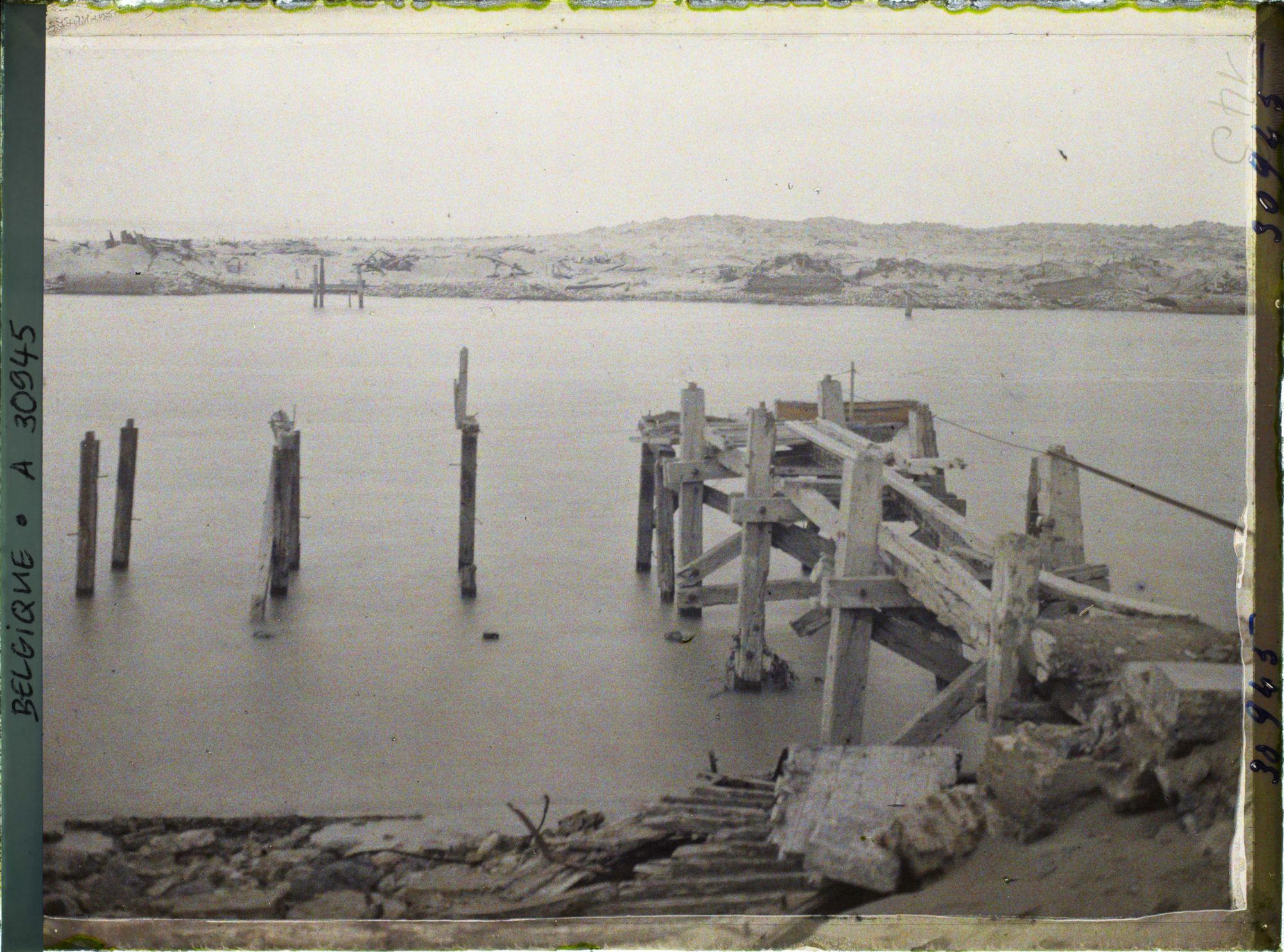 Image représentant Belgique, Nieuport les Bains, La grande dune de la rive droite de l'Yser