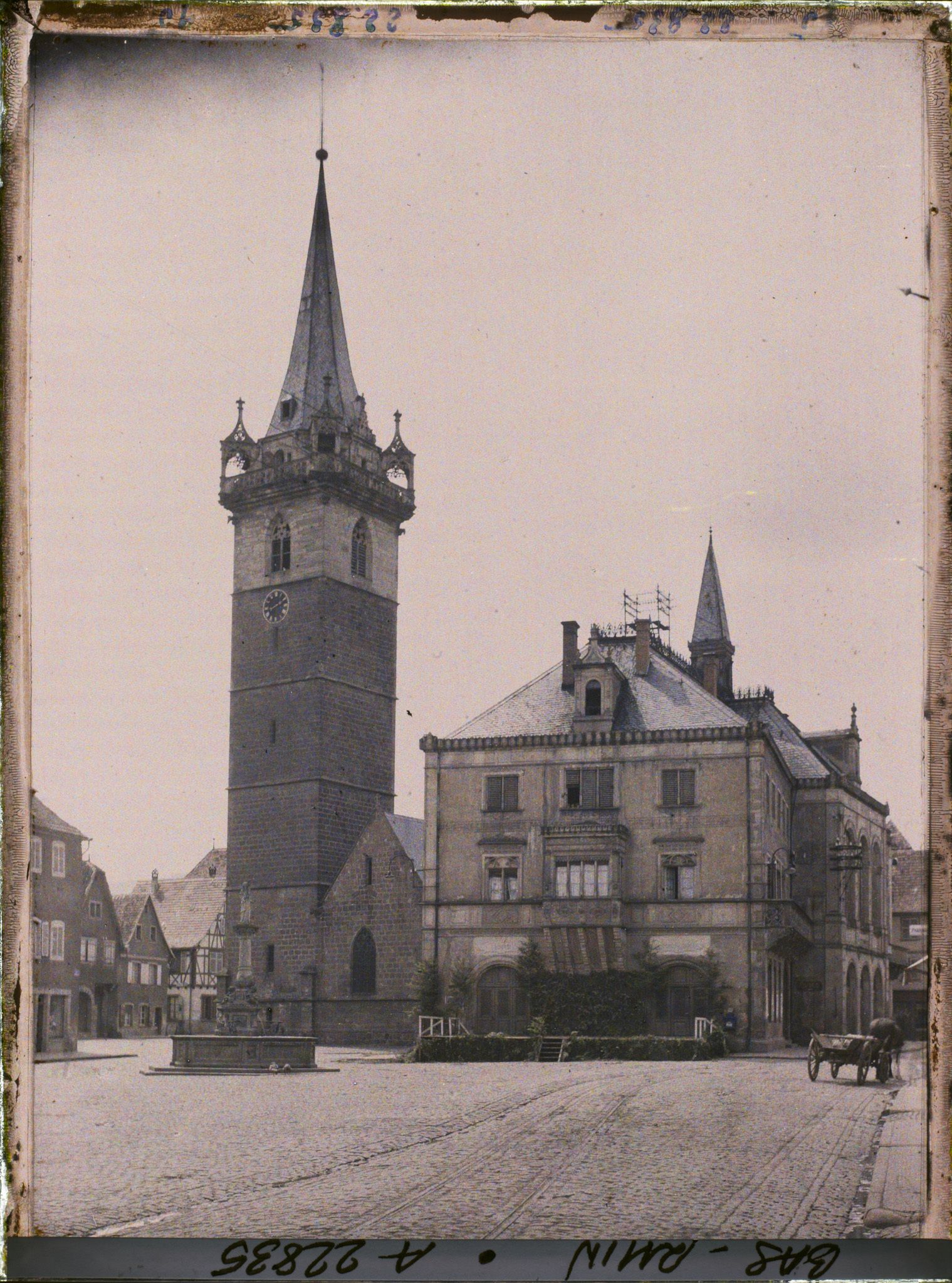 Image représentant France, Obernai, Place de la République, Hôtel de Ville et Kappelturm