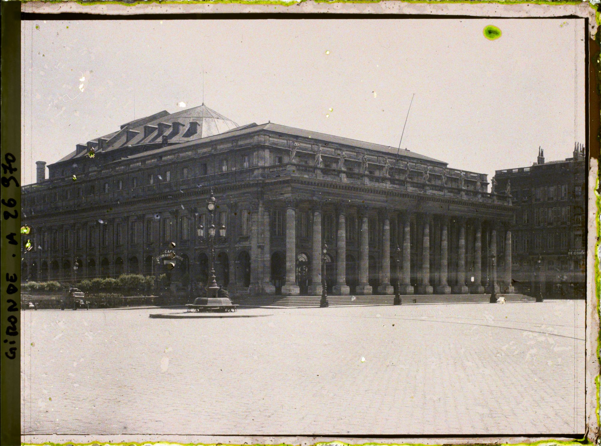 Image représentant L'actuel Opéra (Grand Théâtre) place de la Comédie