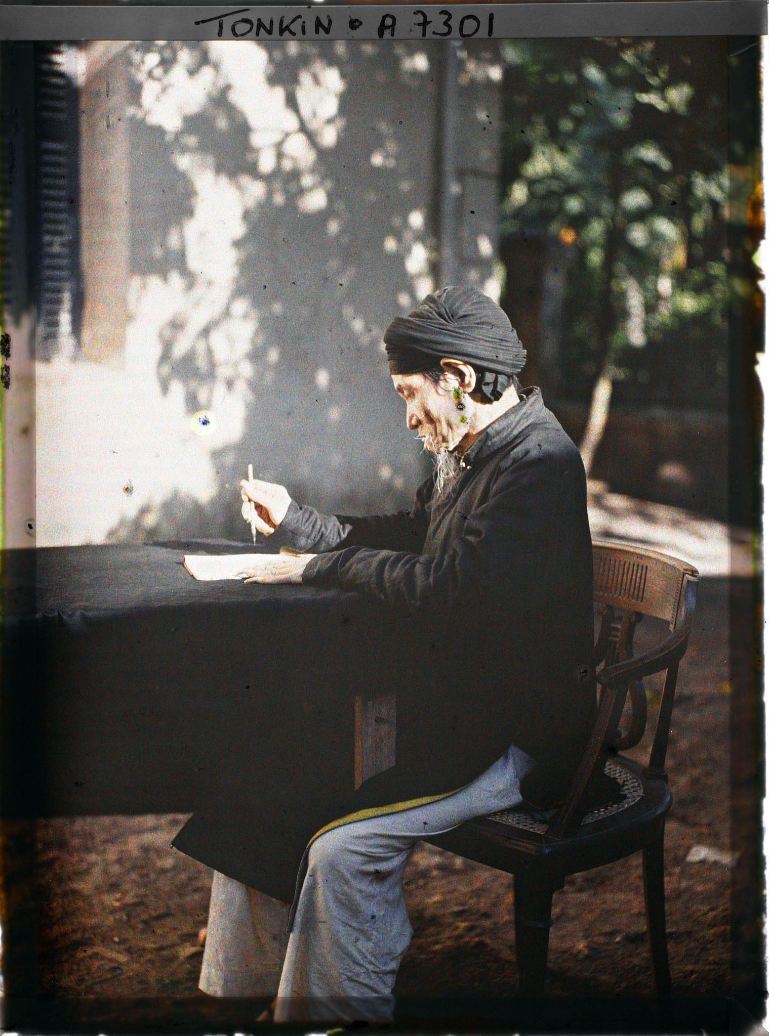 Image représentant Un lettré écrivant