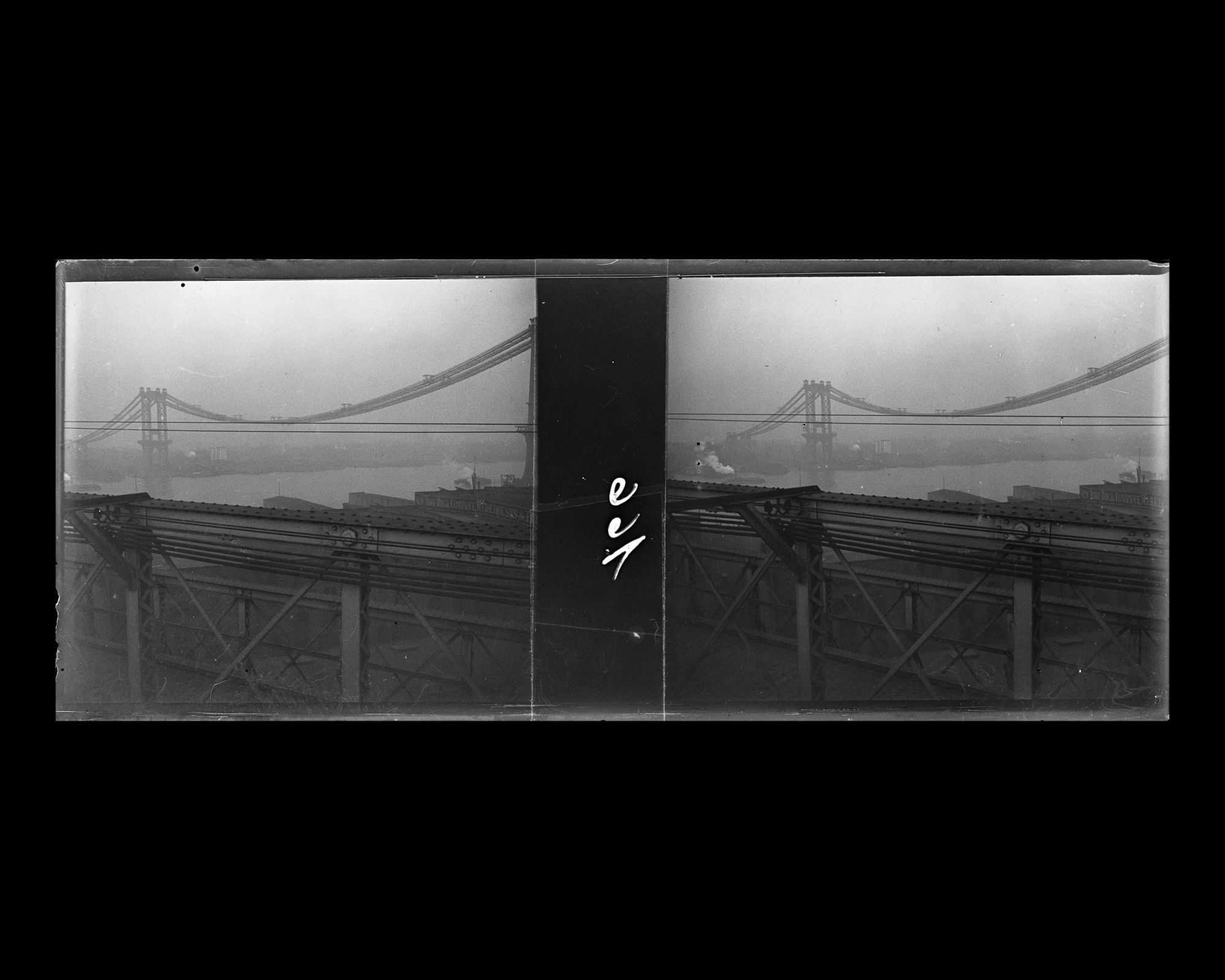 Image représentant L'East River vue depuis le pont de Brooklyn