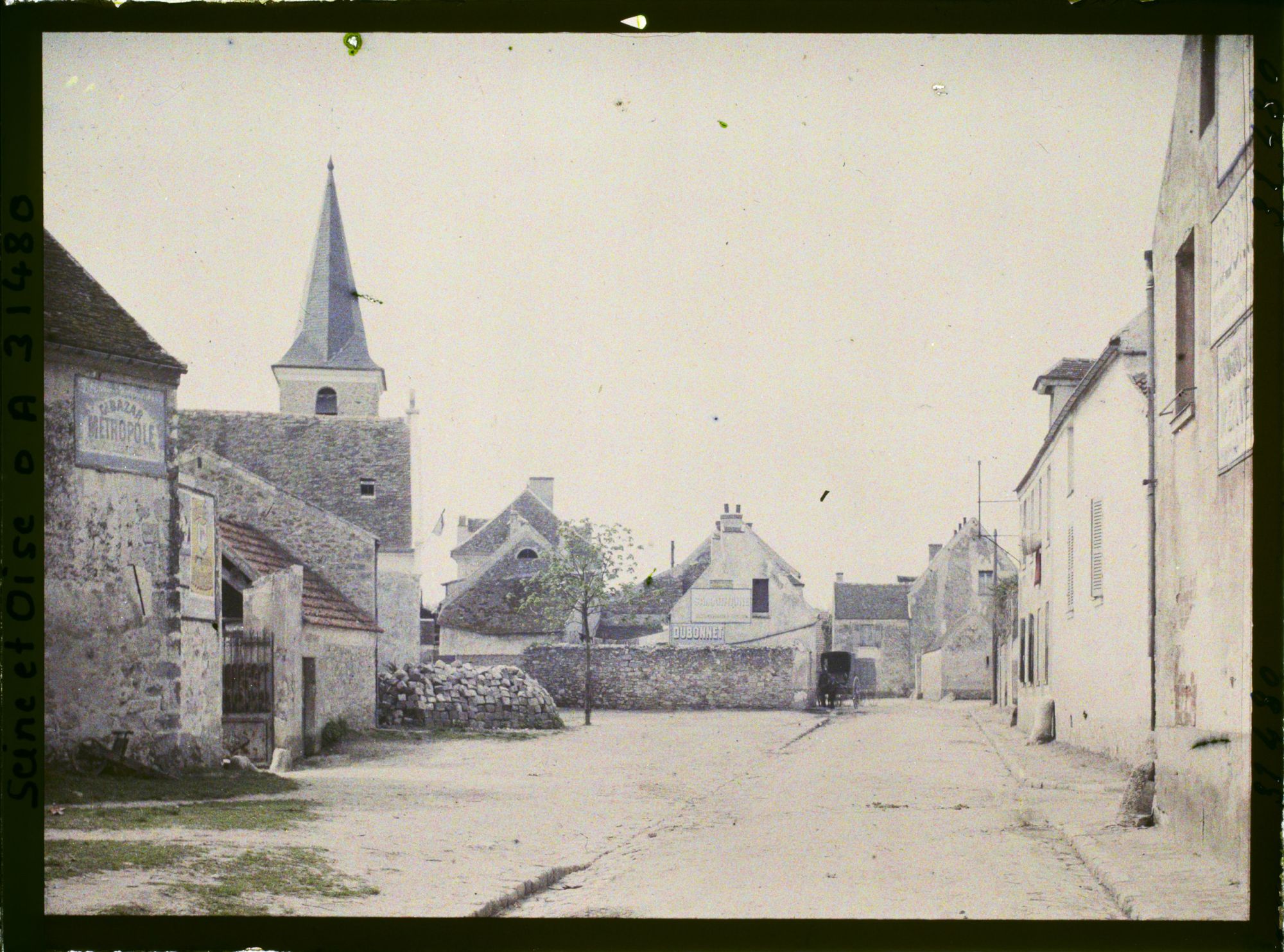 Image représentant France, Fontenay-Fleuri, La place de l'Eglise