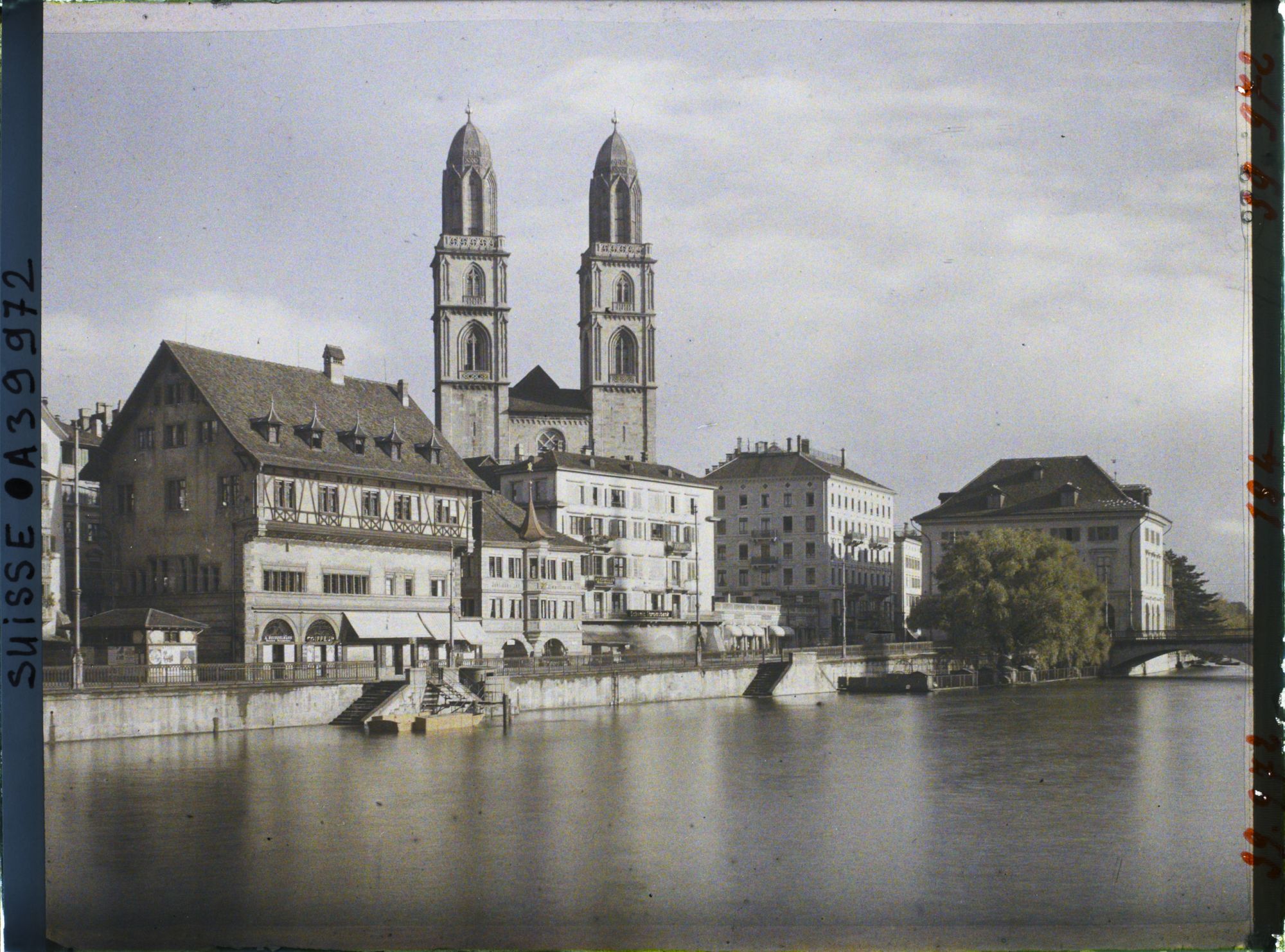 Image représentant Le Limmatquai, la Limmat et le Grossmünster