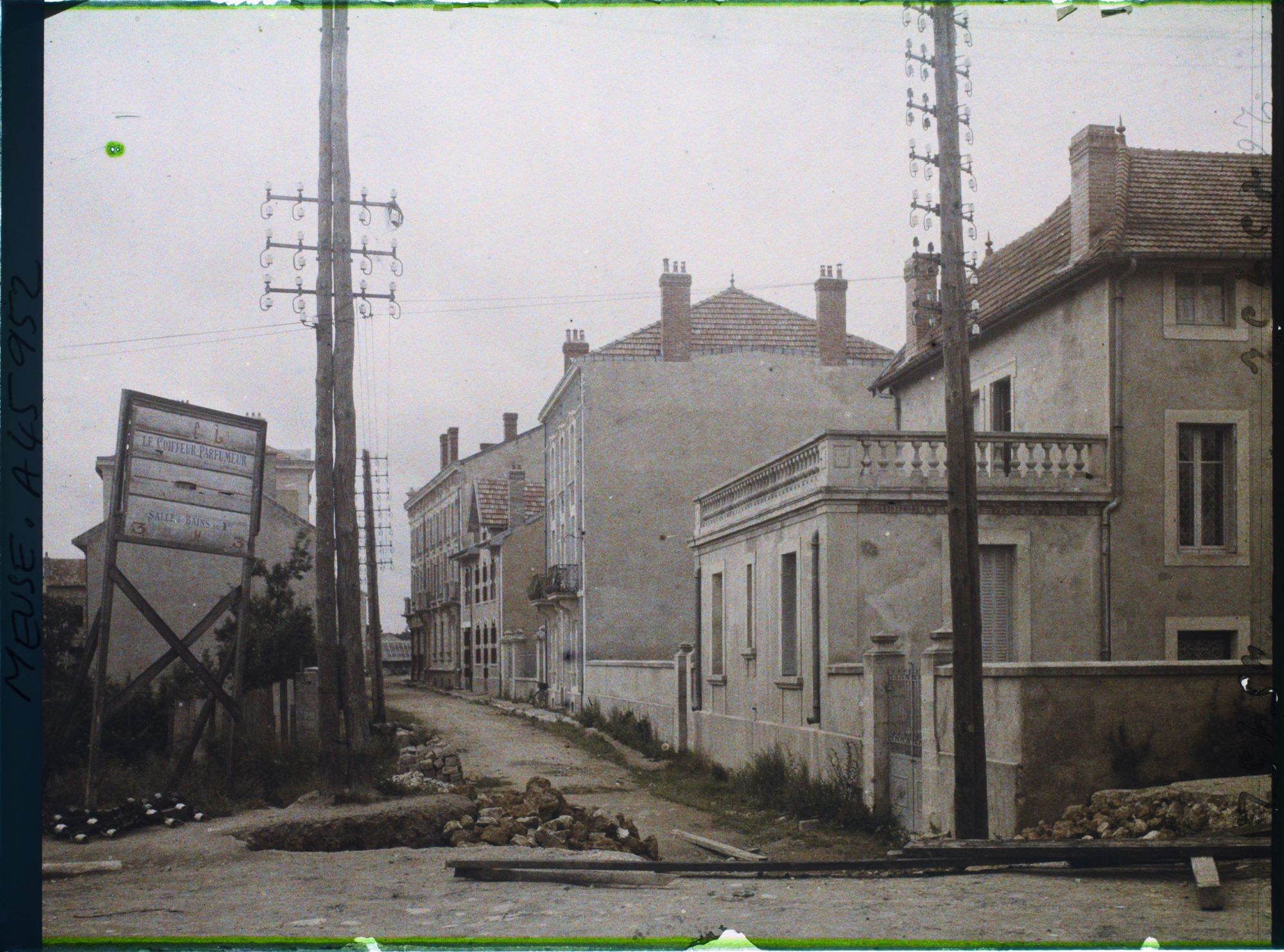 Image représentant France, St Mihiel, Rue Jeanne d'Arc, autre aspect