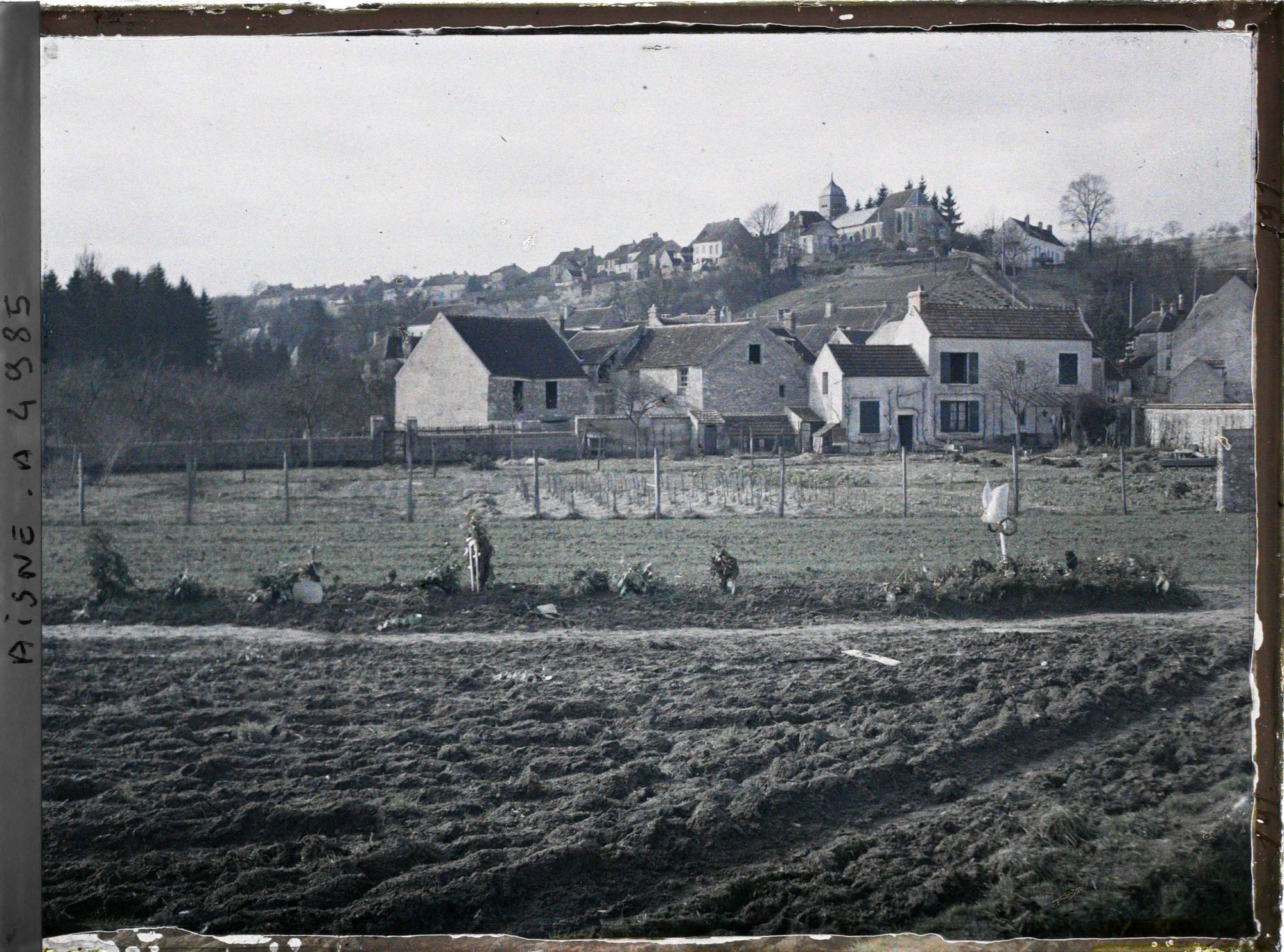 Image représentant Tombes de 25 soldats français, 2 femmes et 1 enfant tués le 3 septembre 1914