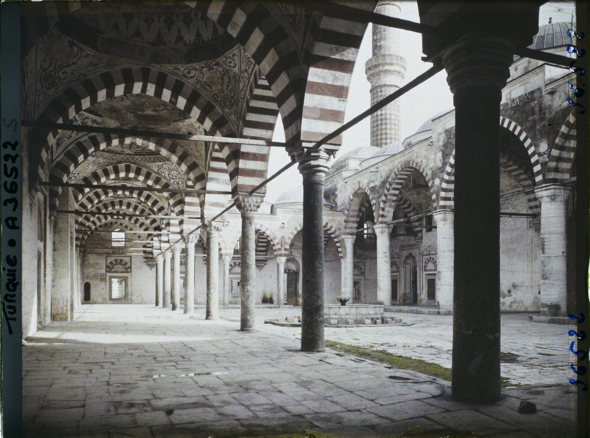 Image représentant Muradiye Camii ( Mosquée de Murad )