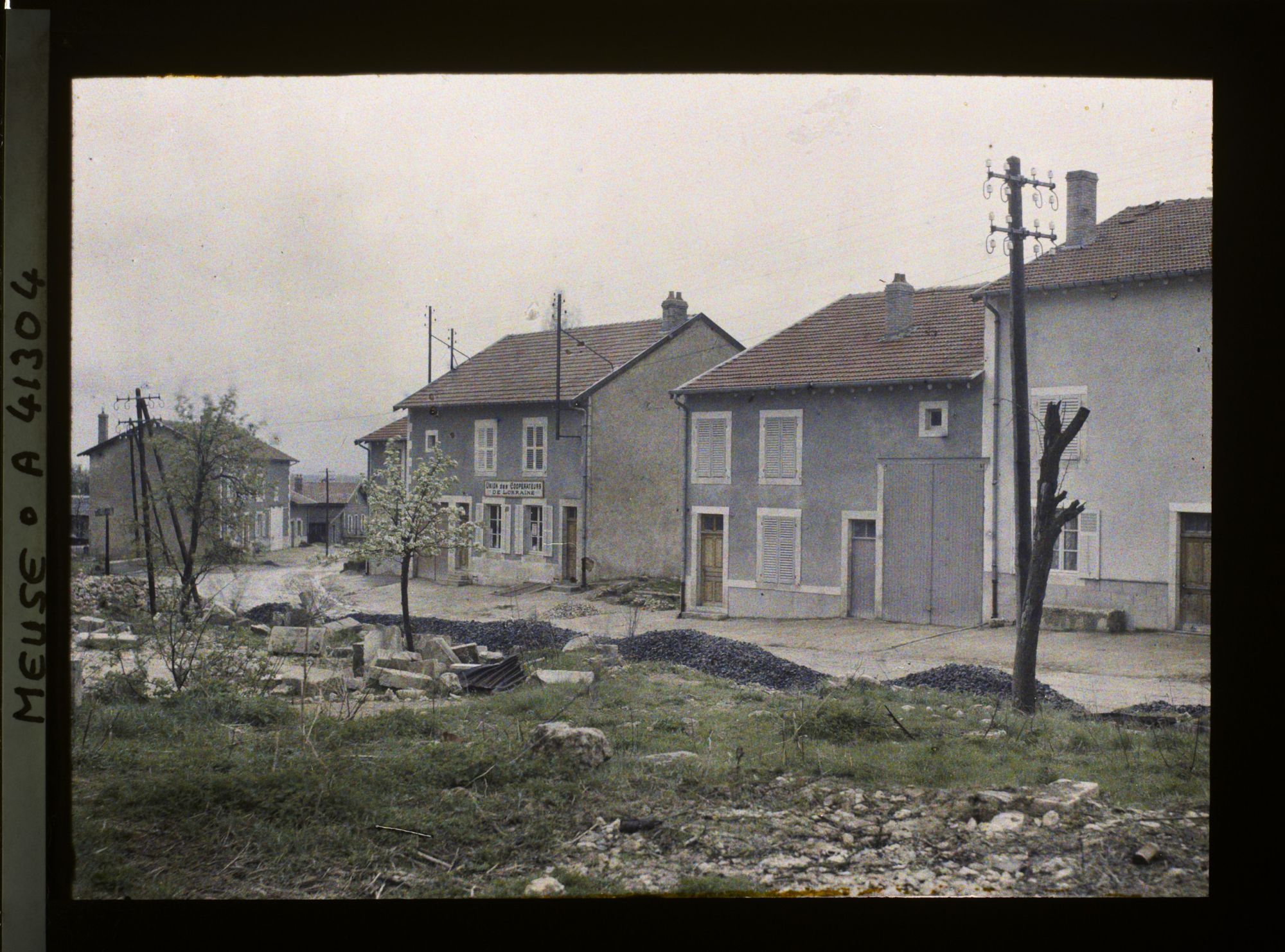 Image représentant France, Apremont (Woëvre), Une rue du Village
