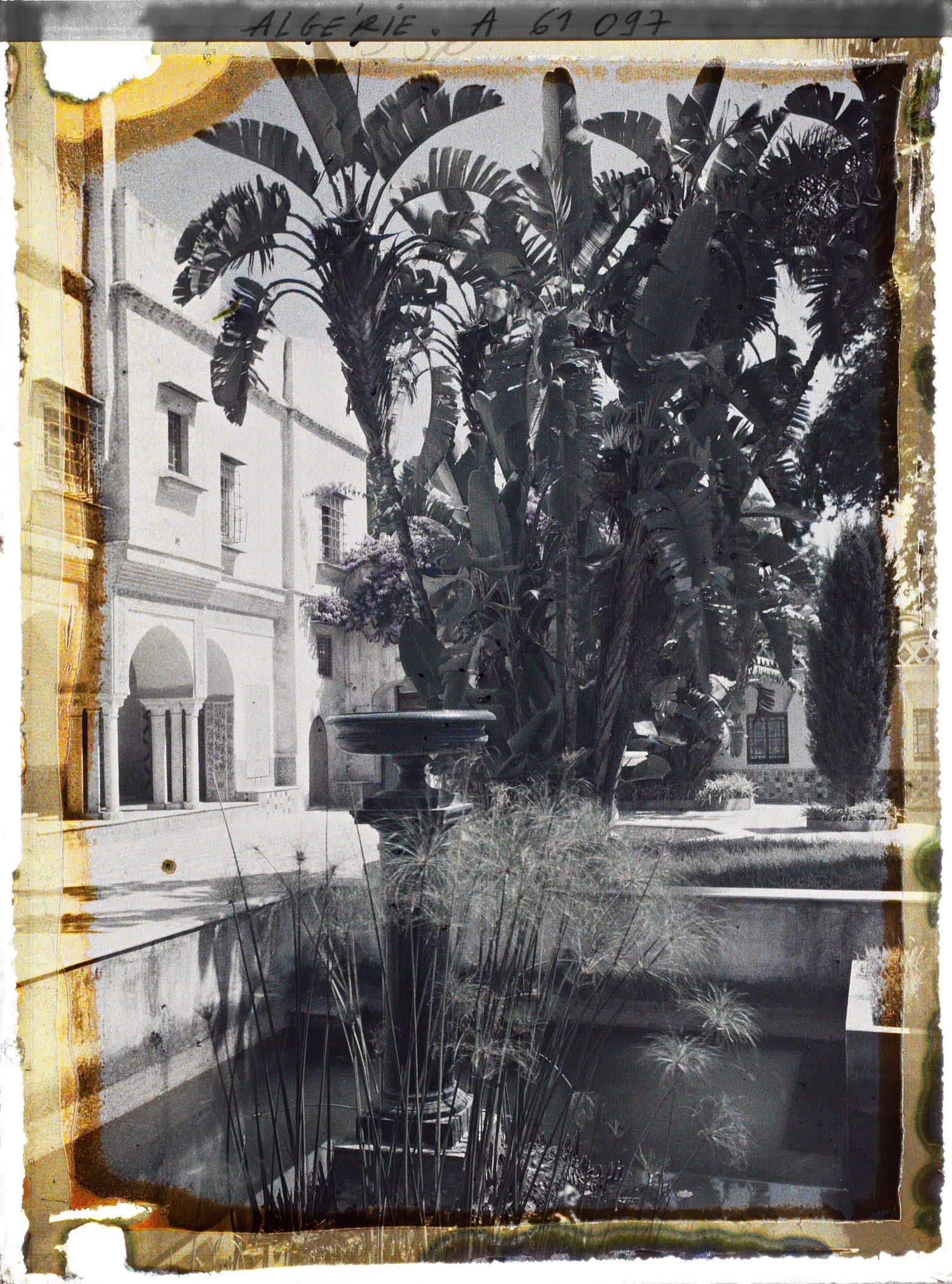 Image représentant Le palais du Bardo, le grand bassin de la seconde cour