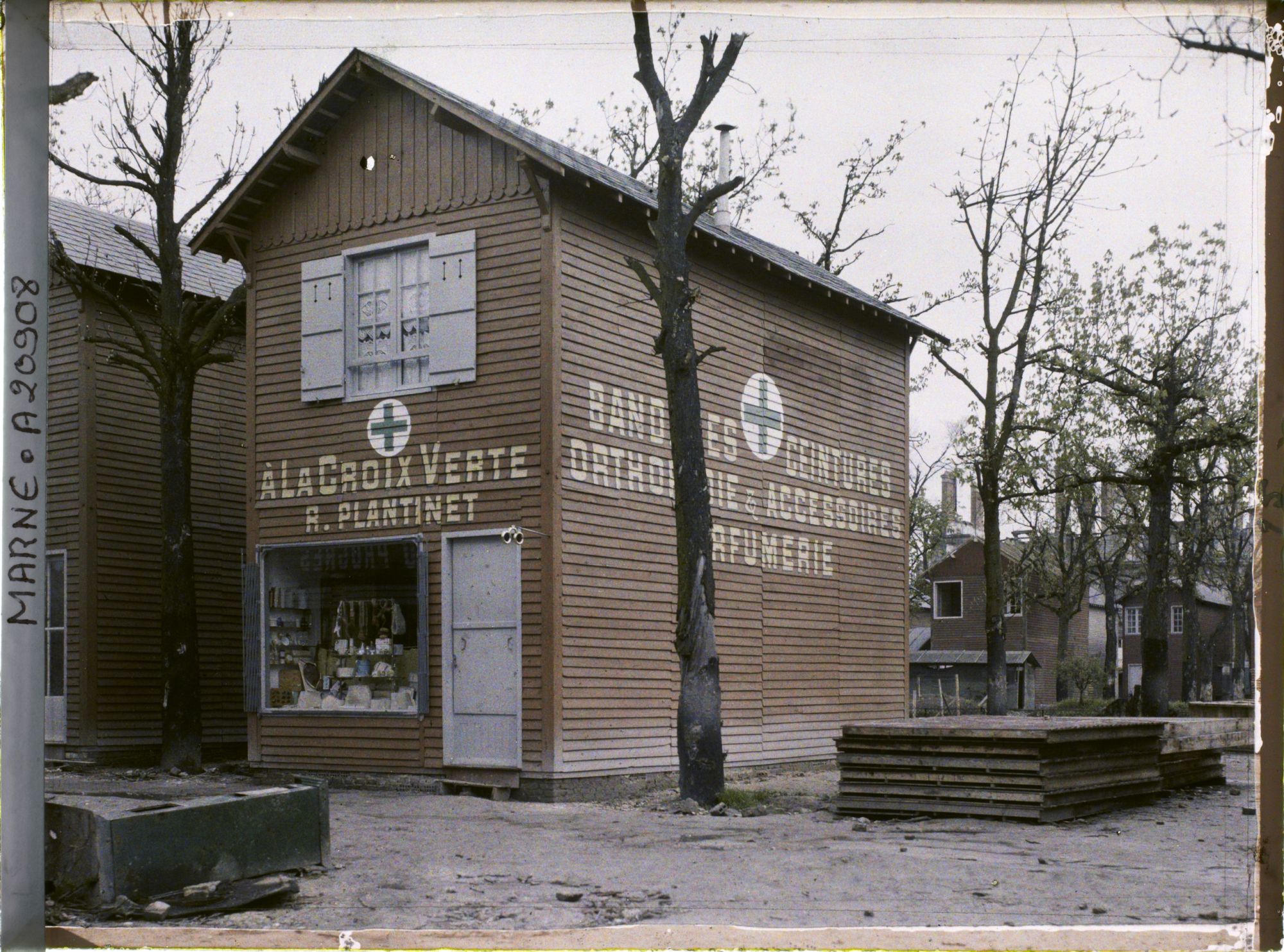 Image représentant France, Reims, Un bandagiste allée de l'Ouest
