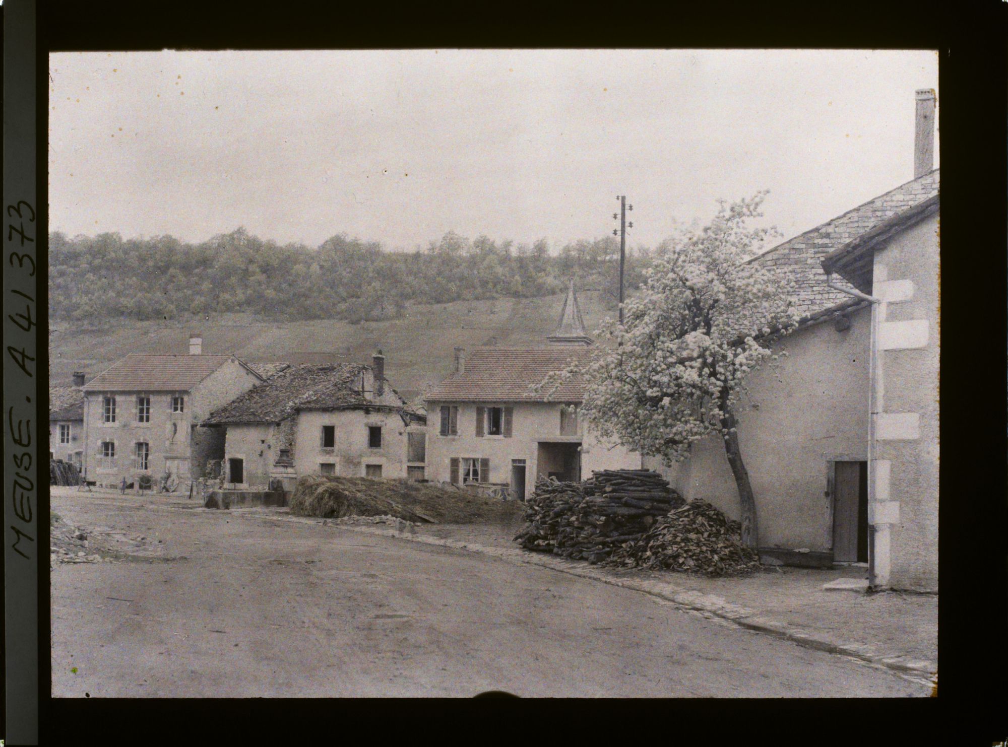 Image représentant France, Viéville, Grande place du Village