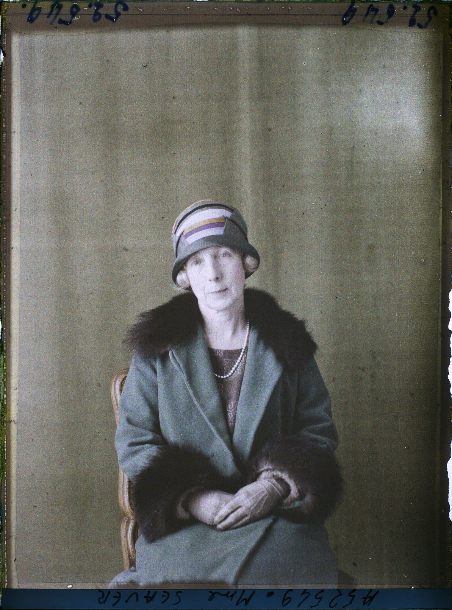 Image représentant https://musee-albert-kahn.s-museum.fr/home/NWQ2OTAwYzNmYjZlZTk1ZWQwODJmMjY4L2dlbmVyaWMtbm90aWNlLXRhYi9hdXRob3JpdHkvNjE3YTc5ZjVjZjhiODk2OGIzMzM3ZDIx/5d6900c3fb6ee95ed082f268/generic-notice-tab/authority/617a79ebcf8b8968b33377ce Madame Ricardo Seaver