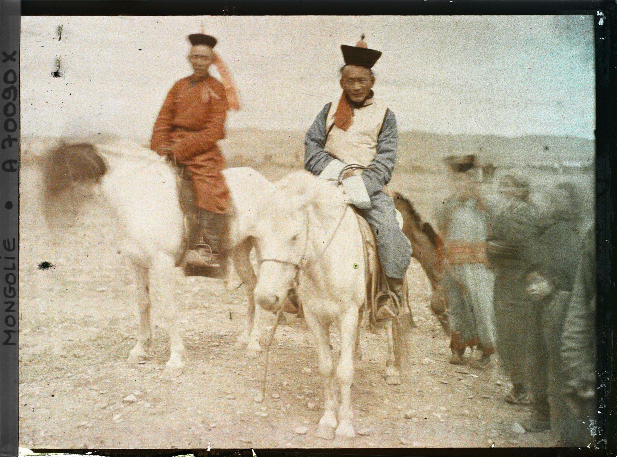 Image représentant Deux cavaliers sur la grande place du marché, située à l'ouest de la ville