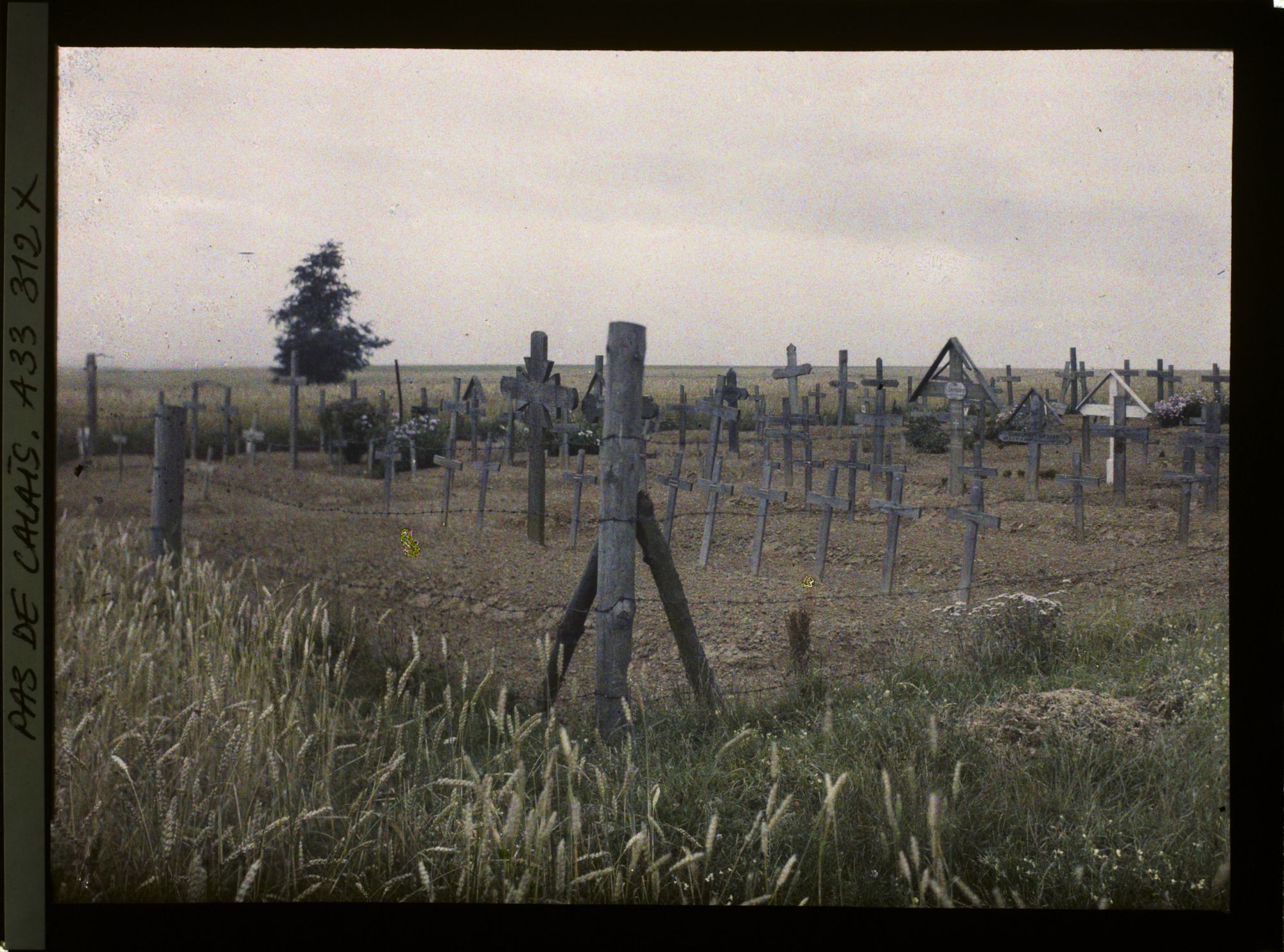 Image représentant France, Cimetière Allemand à l'entrée de Varlencourt