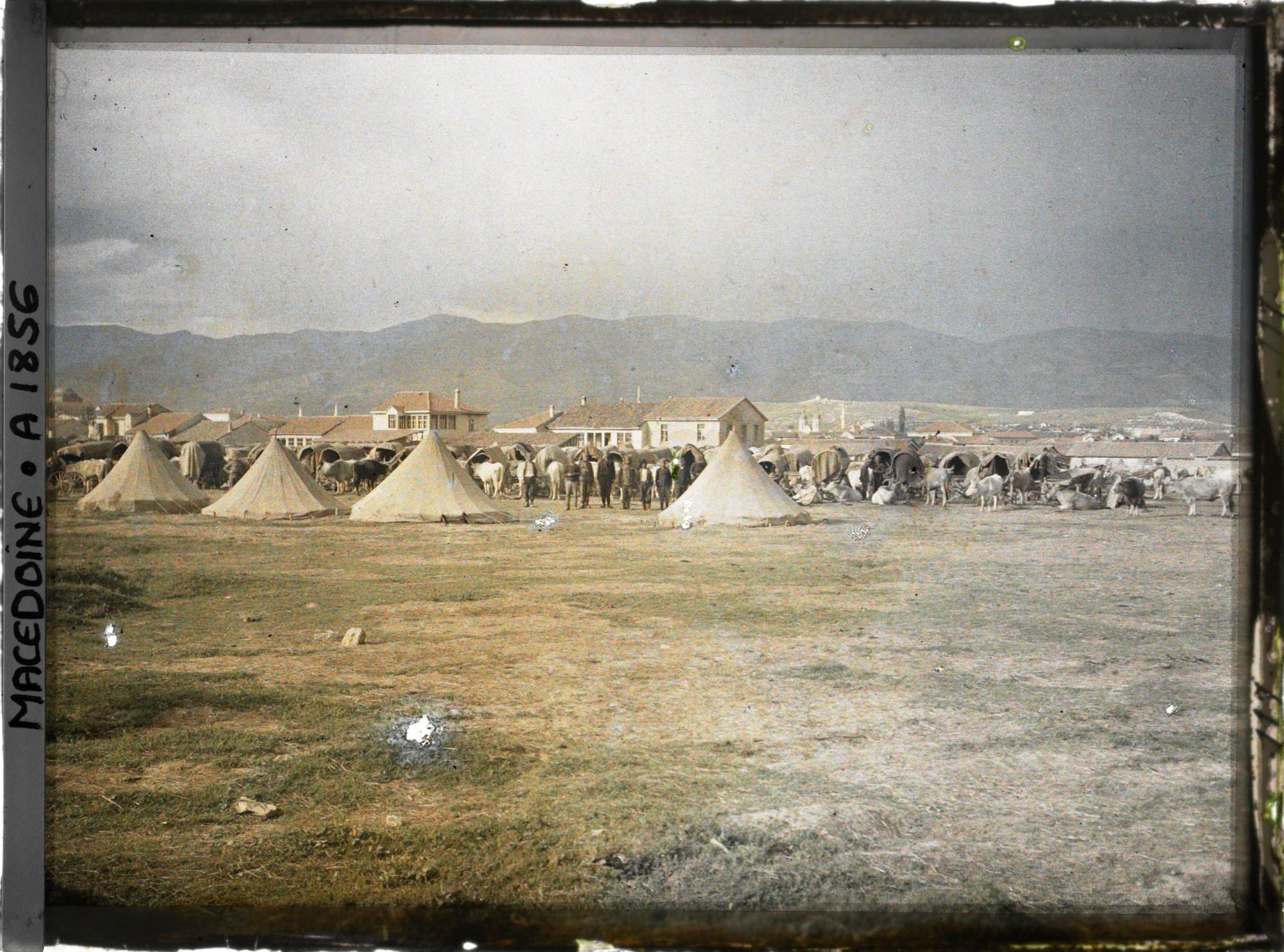 Image représentant Camp de ravitaillement serbe à la sortie de la ville