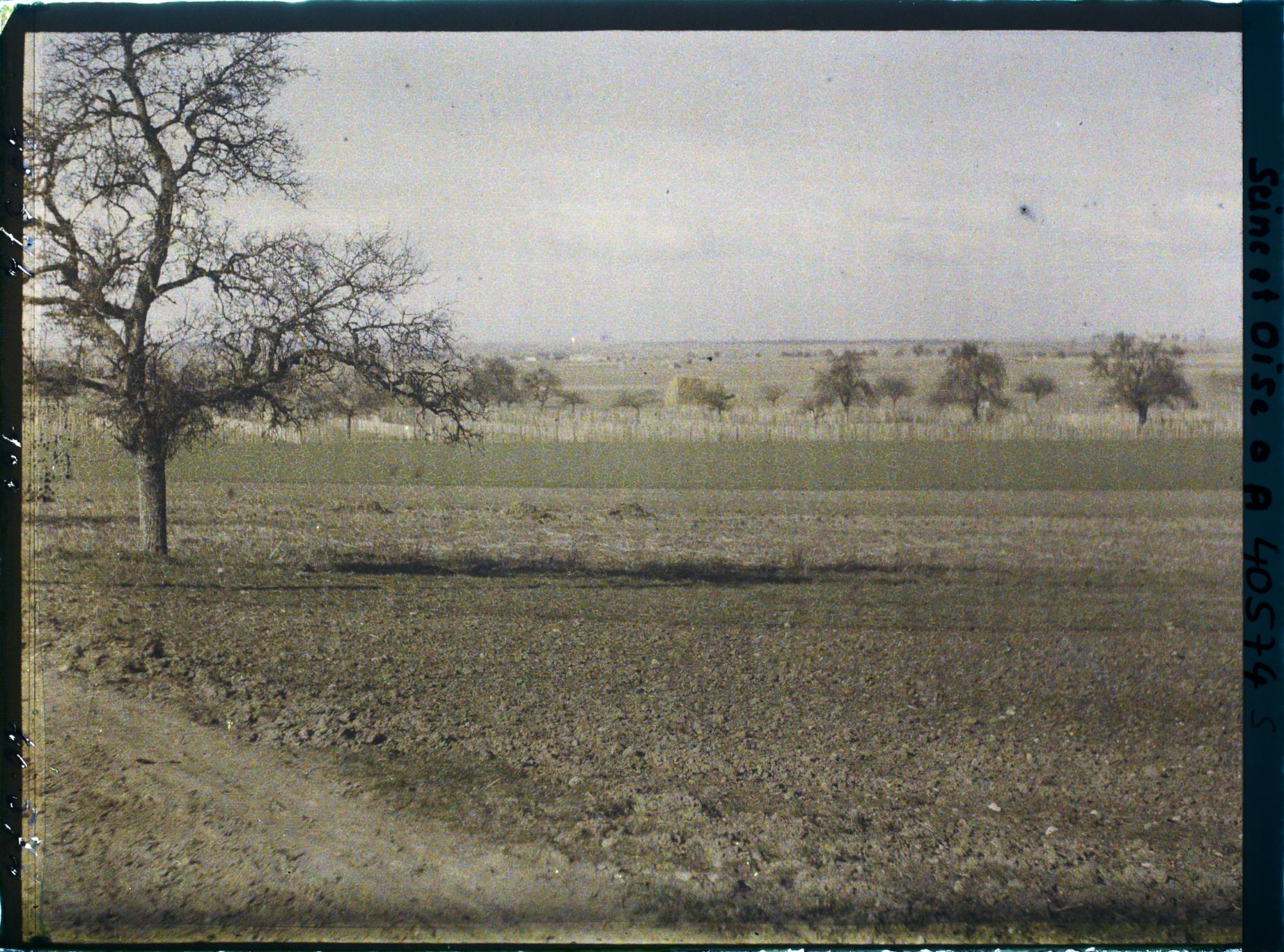 Image représentant France, Les Clayes, Vue d' ensemble sur les champs près du Village