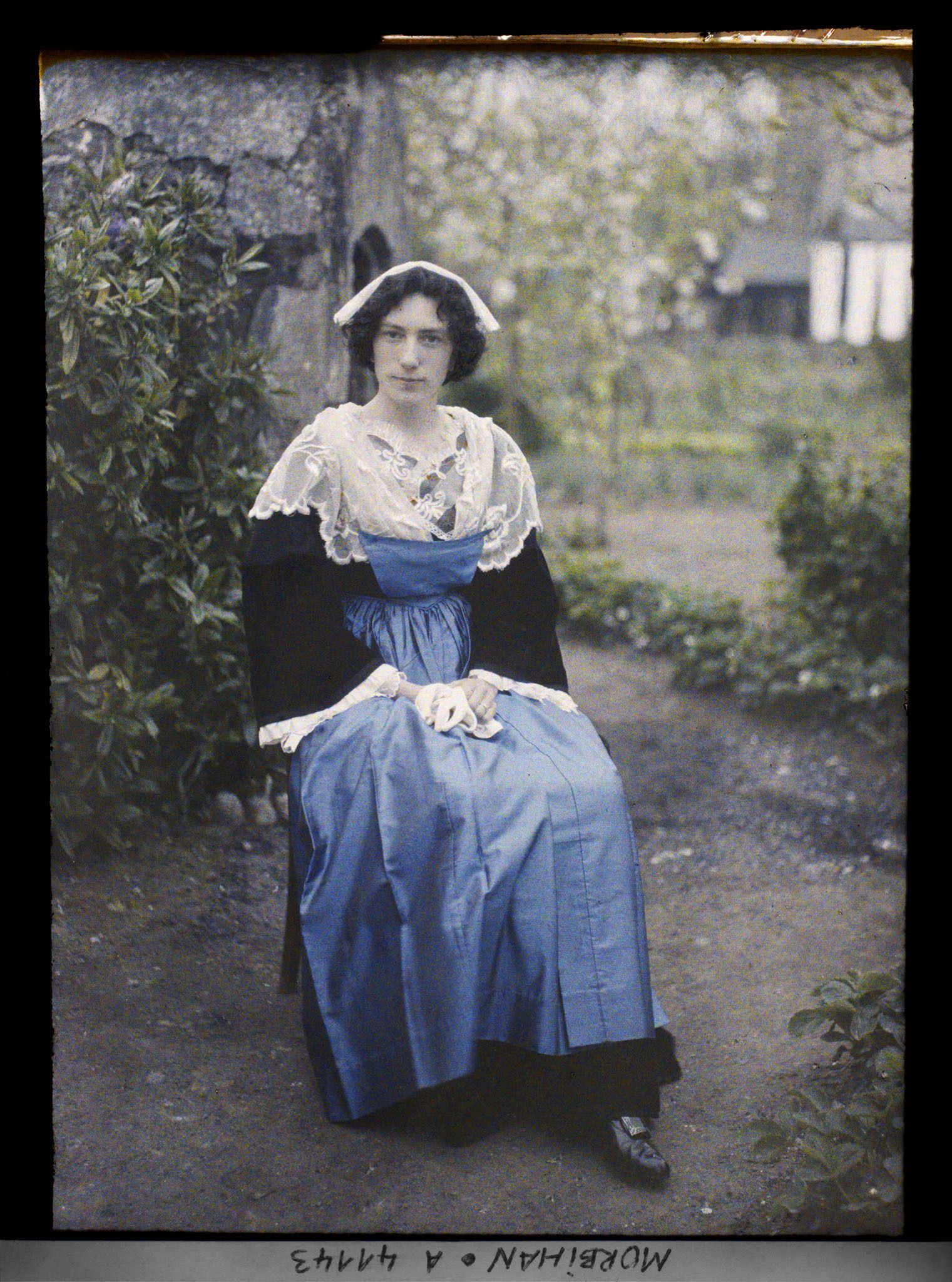 Image représentant Madame Caudal en costume d'Auray