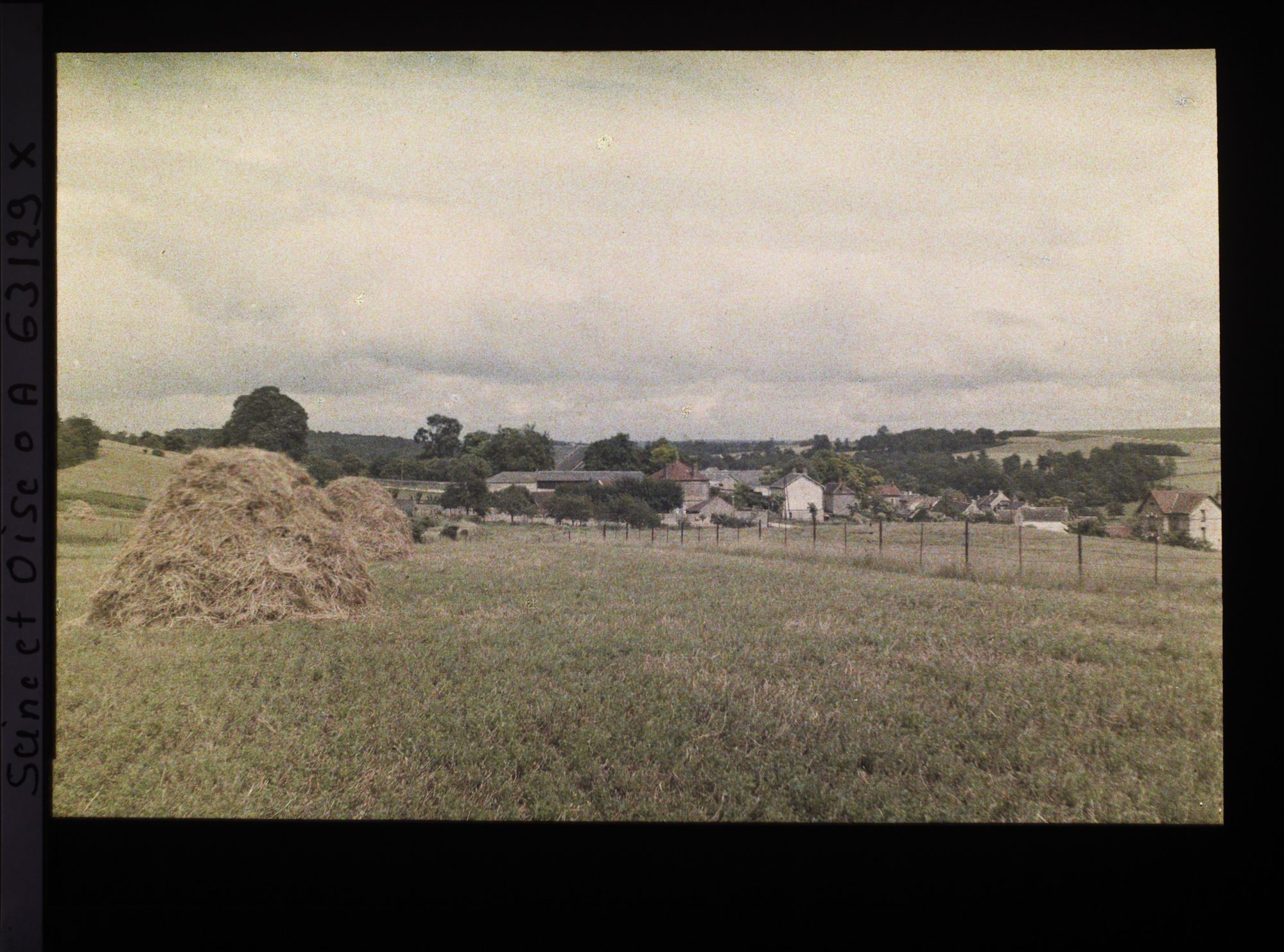 Image représentant Ile de France, Magny en Vexin , Panorama et Ciel orageux