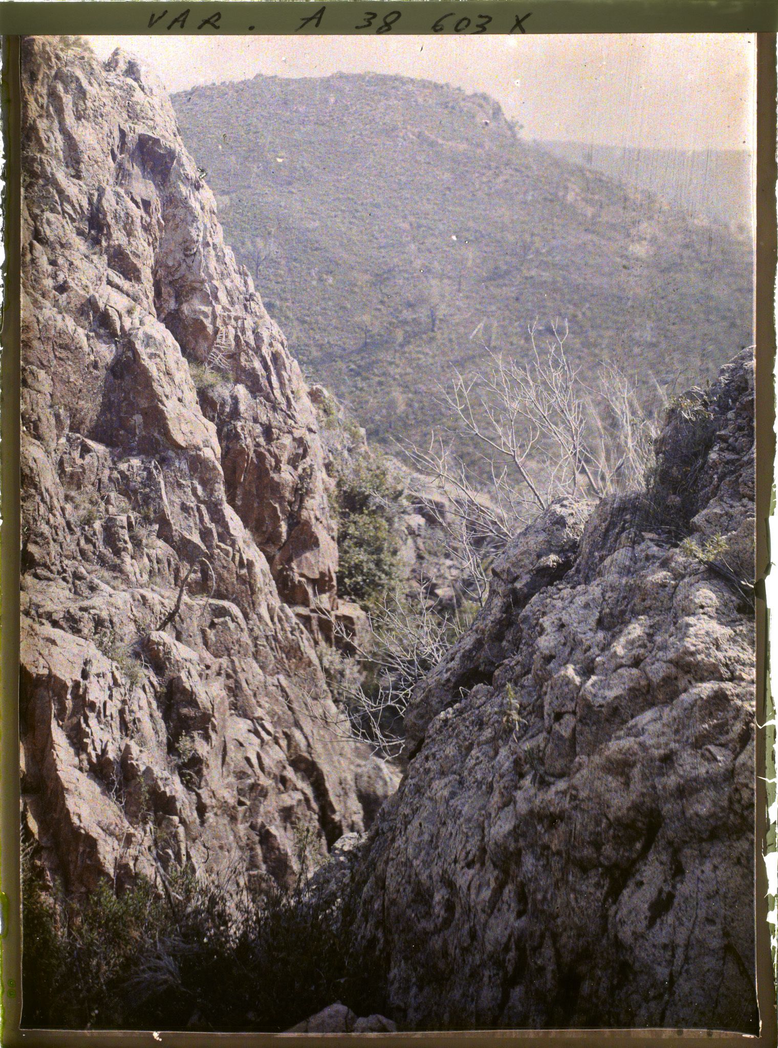 Image représentant Le ravin des roches rouges