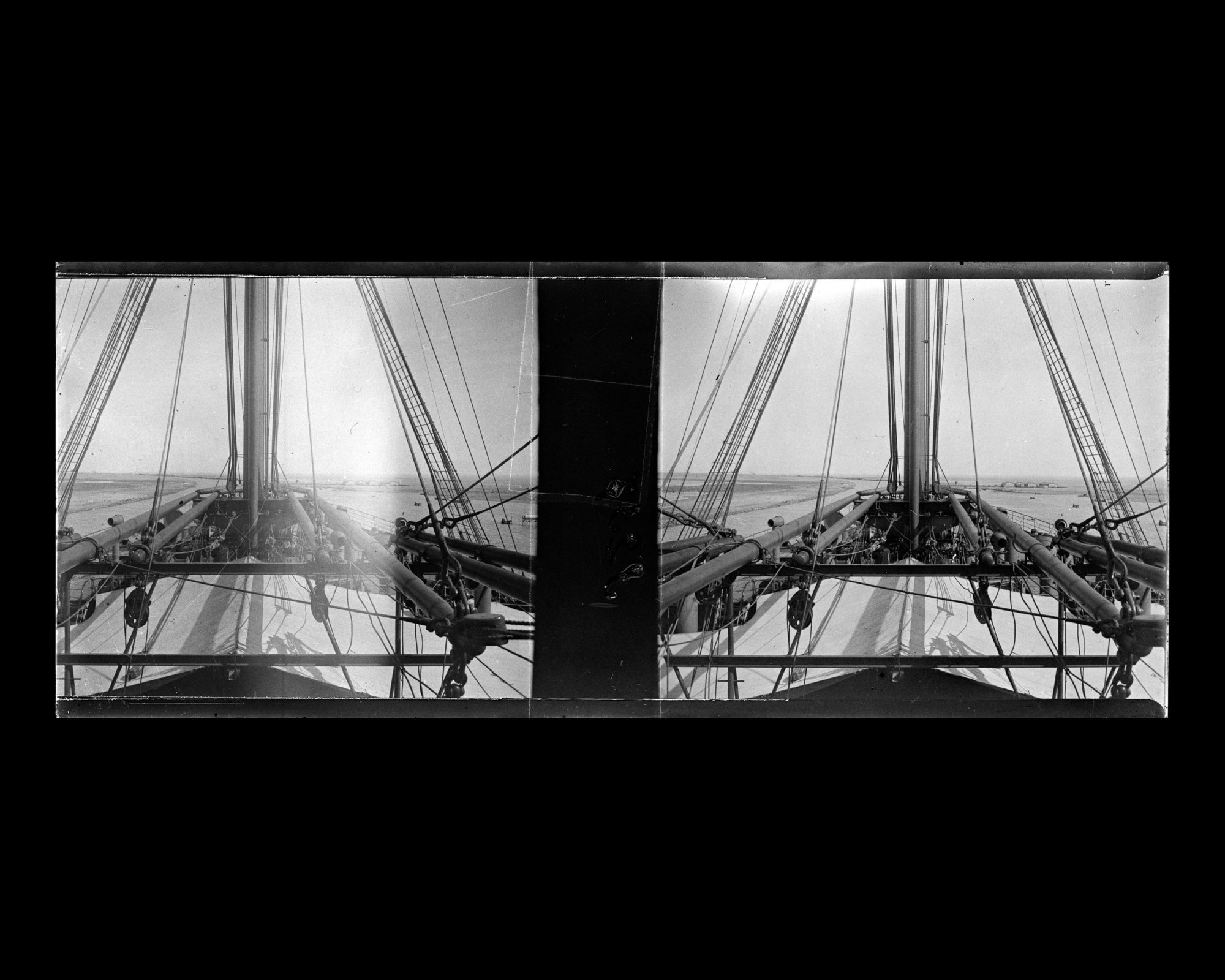 Image représentant Le Lützow s'engage dans le canal de Suez