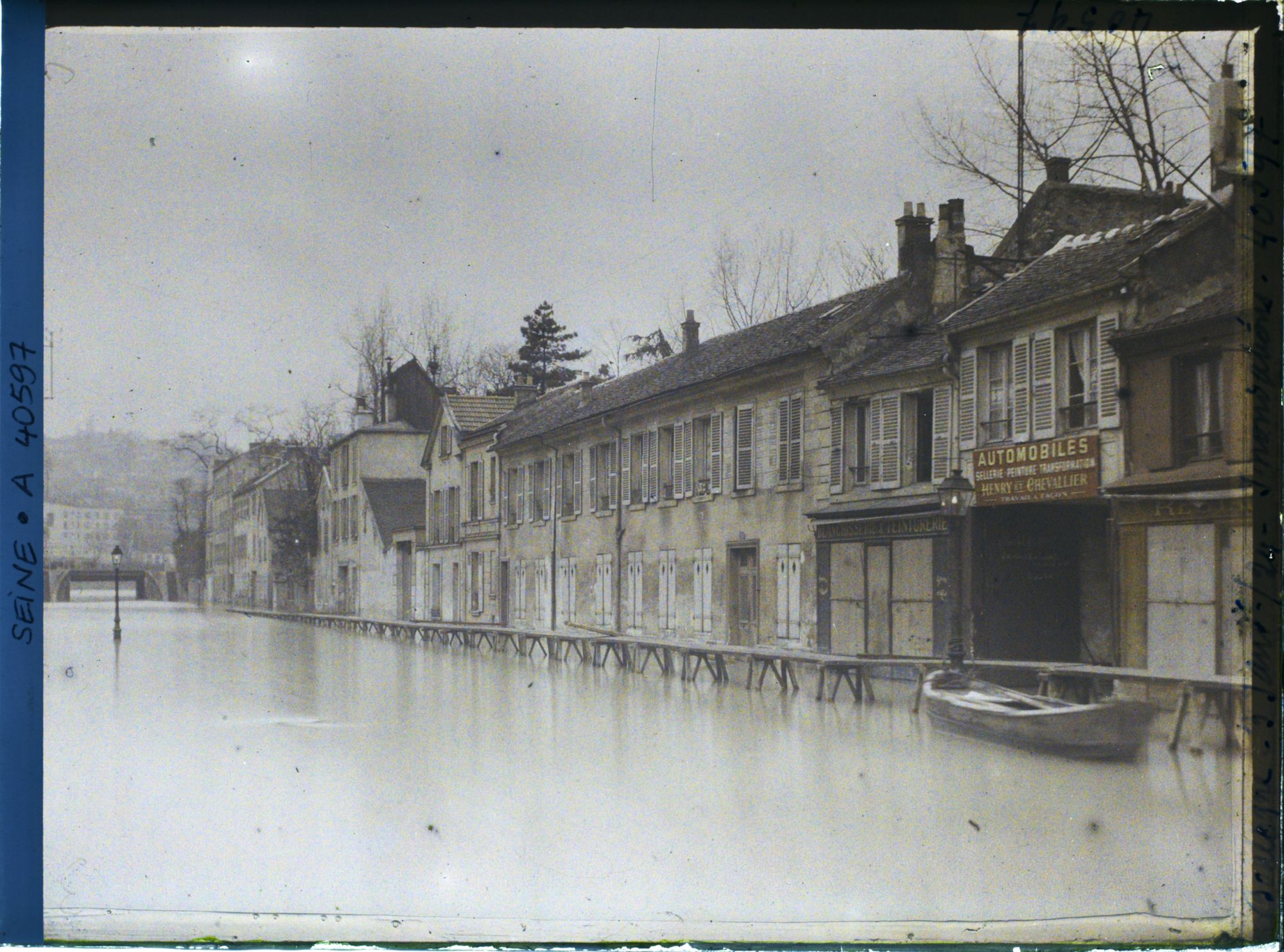 Image représentant La rue du Port inondée