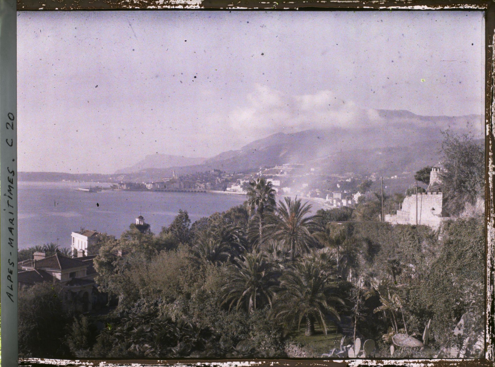 Image représentant Panorama sur la baie de Menton, le cap Martin et Monaco, vu depuis la frontière italienne