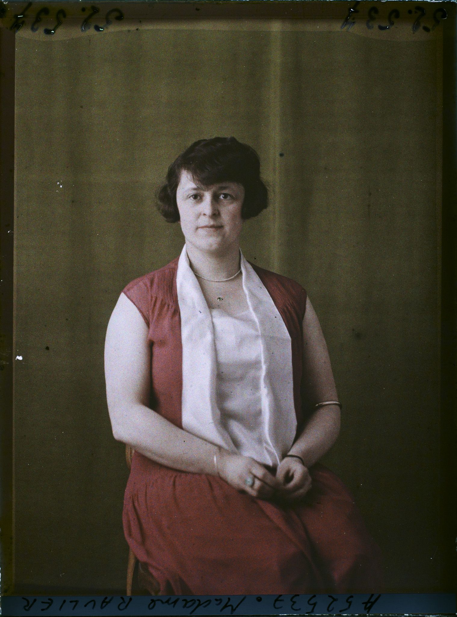 Image représentant https://musee-albert-kahn.s-museum.fr/home/NWQ2OTAwYzNmYjZlZTk1ZWQwODJmMjY4L2dlbmVyaWMtbm90aWNlLXRhYi9hdXRob3JpdHkvNjE3YTc5ZjVjZjhiODk2OGIzMzM3ZDIx/5d6900c3fb6ee95ed082f268/generic-notice-tab/authority/617a79ebcf8b8968b333764f Madame Raulier