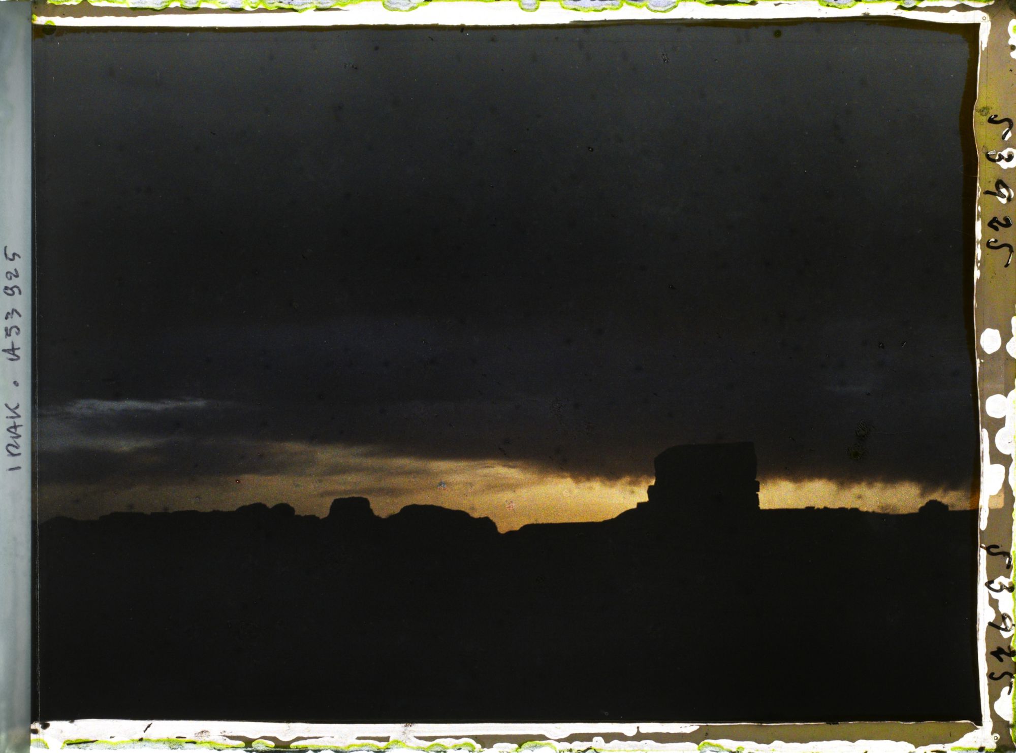 Image représentant Coucher de soleil sur les ruines