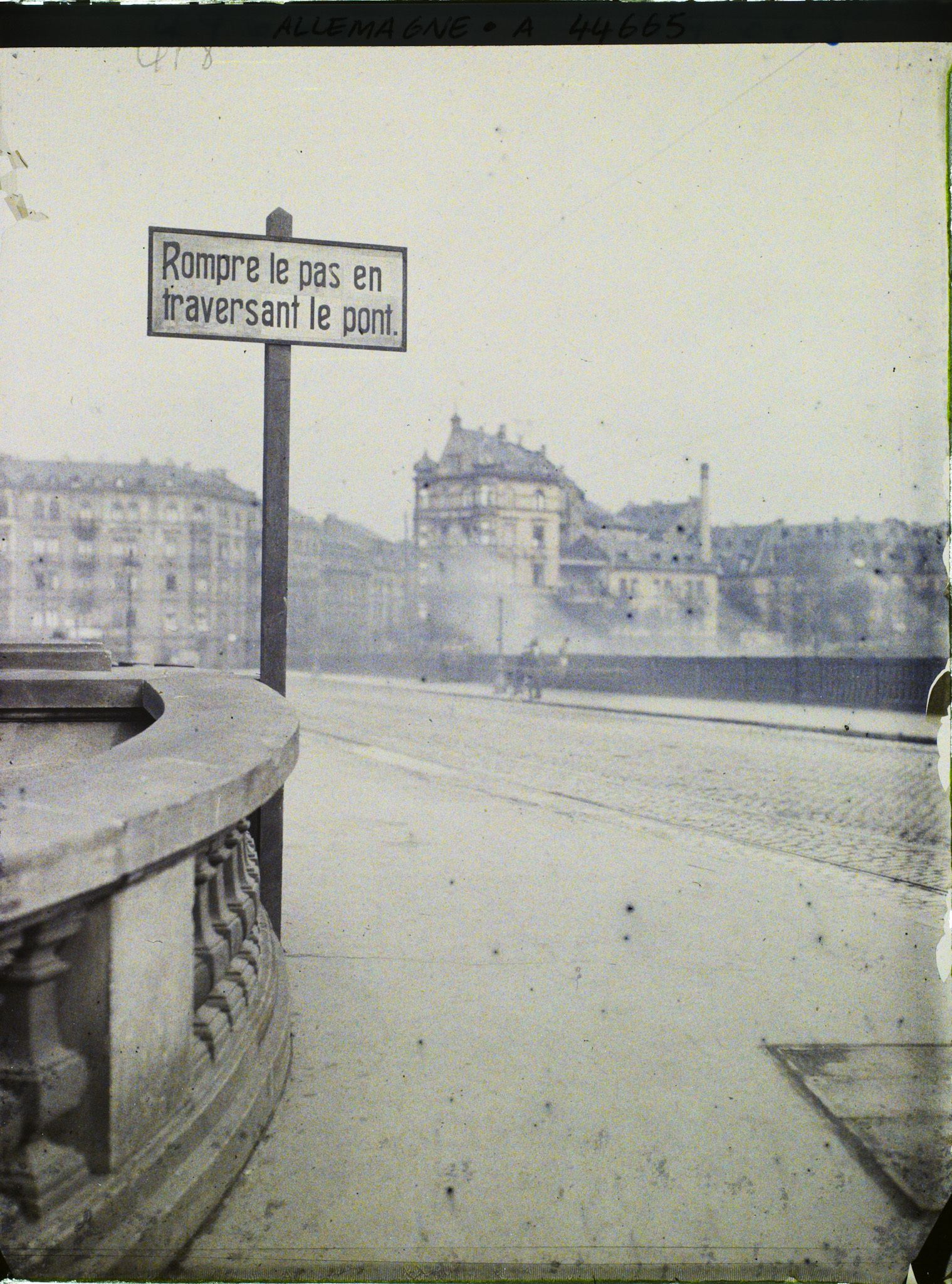 Image représentant Allemagne, Mayence, Inscription "Rompre le Pas"