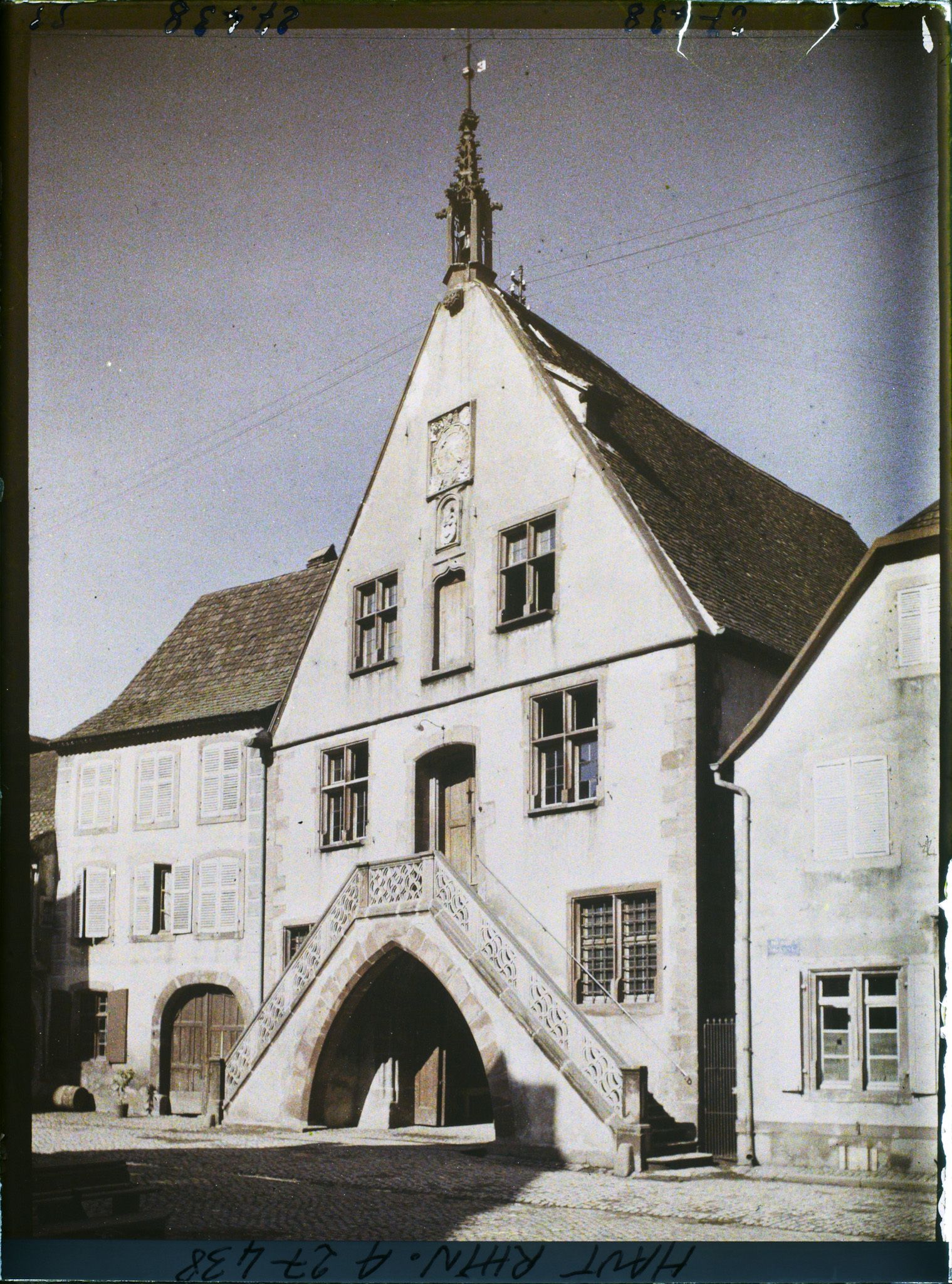 Image représentant France, Ammerschwihr, Vieille Maison près de l'Hôtel de Ville servant aux Sociétés
