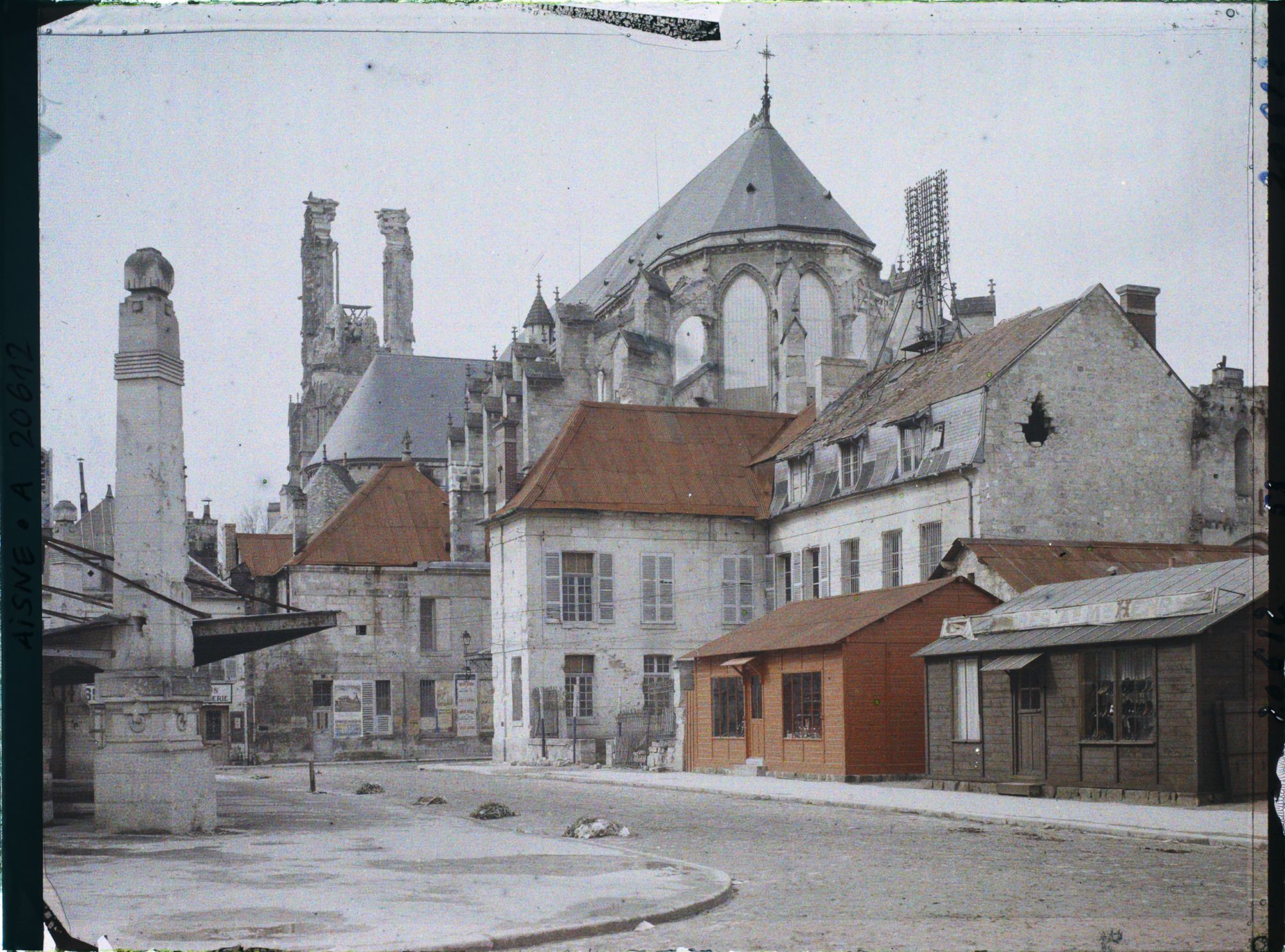 Image représentant France, Soissons, Place du marché et Cathédrale