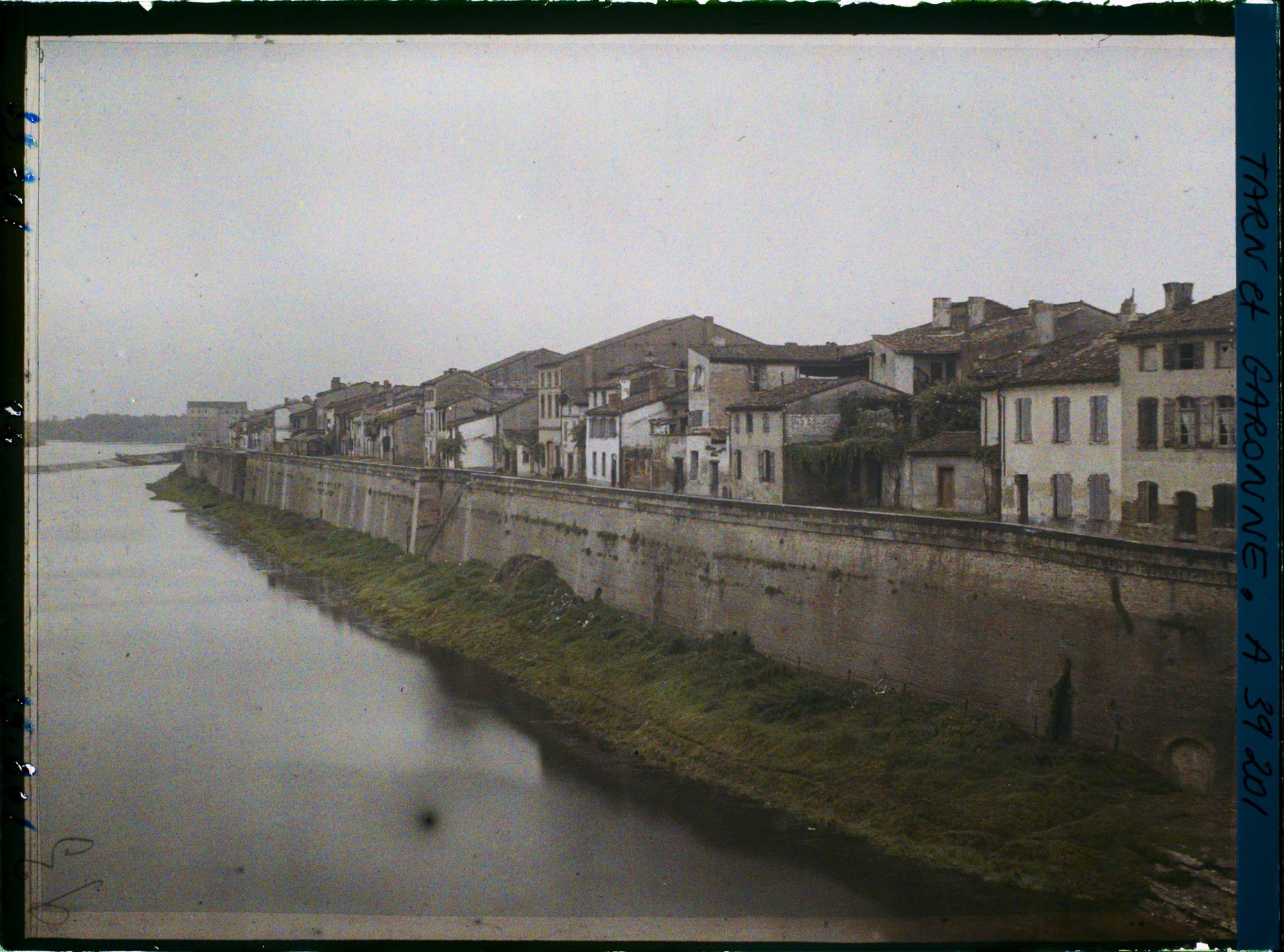 Image représentant De vieilles maisons au bord du Tarn