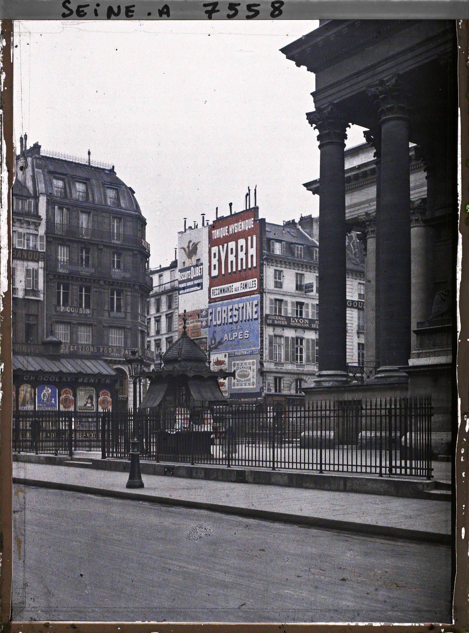 Image représentant La place de la Bourse, vue de la rue Notre-Dame-des-Victoires