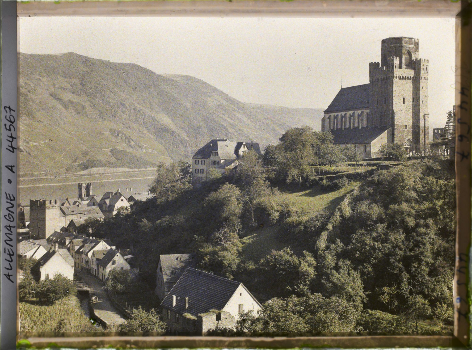 Image représentant Allemagne, Oberwesel, Eglise St Martin et Village
