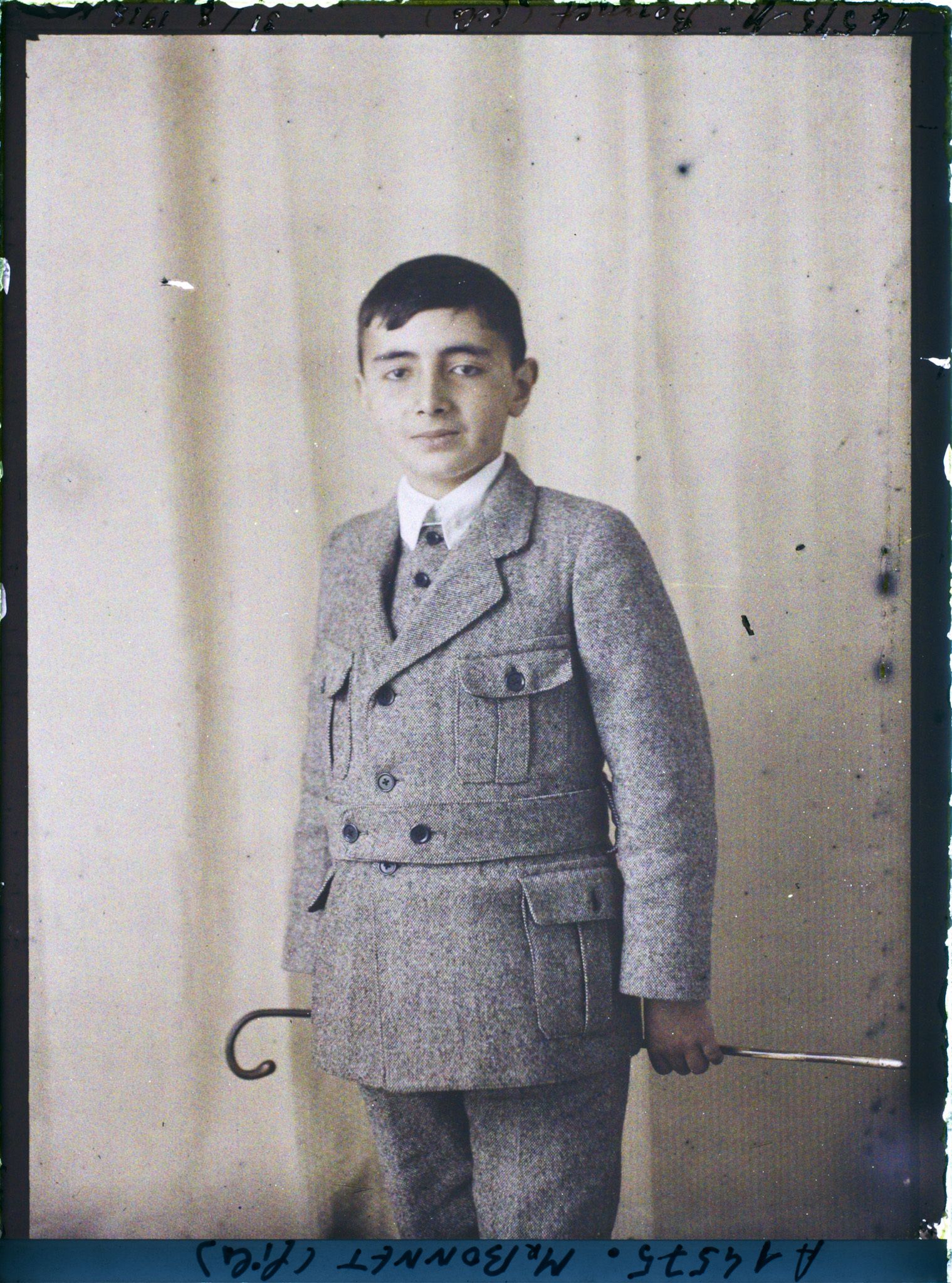 Image représentant https://musee-albert-kahn.s-museum.fr/home/NWQ2OTAwYzNmYjZlZTk1ZWQwODJmMjY4L2dlbmVyaWMtbm90aWNlLXRhYi9hdXRob3JpdHkvNjE3YTc5ZjVjZjhiODk2OGIzMzM3ZDIx/5d6900c3fb6ee95ed082f268/generic-notice-tab/authority/617a79ebcf8b8968b3337b69 Monsieur Bonnet, fils