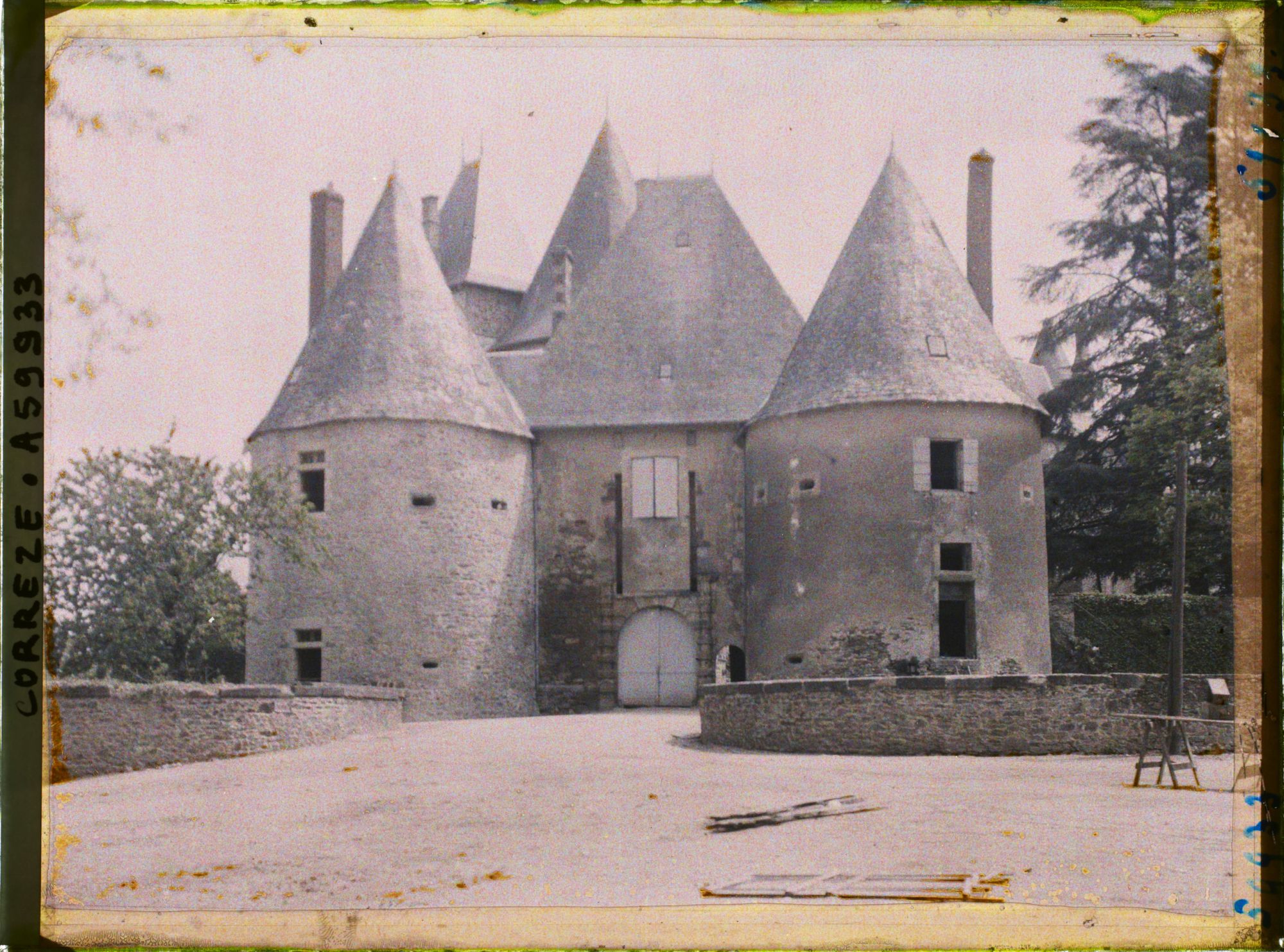 Image représentant L'entrée principale du château