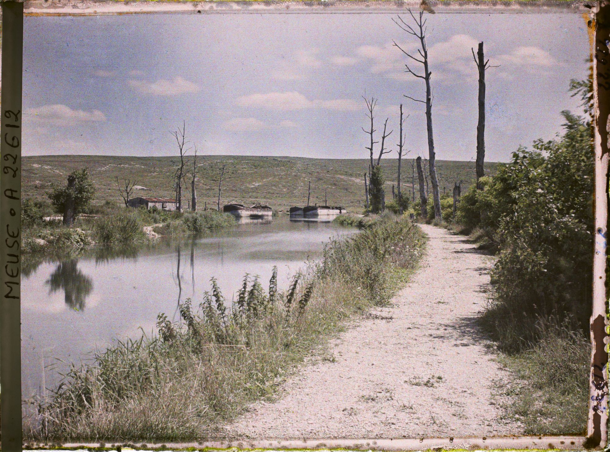 Image représentant France, Vacherauville, Canal de l'Est et Chemin de halage du Canal, et Côte du Poivre