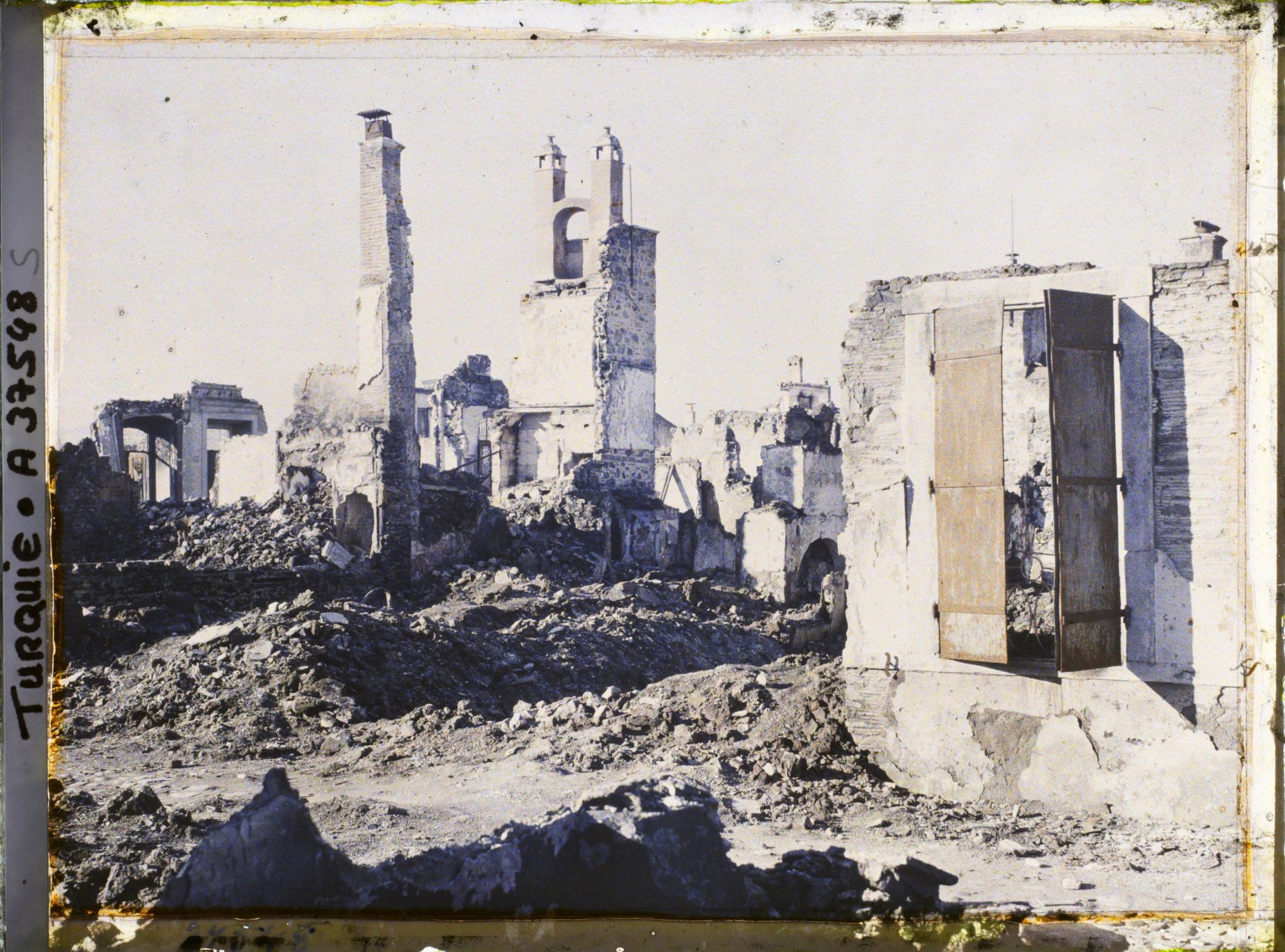 Image représentant Quartier arménien. Bâtiments en ruines