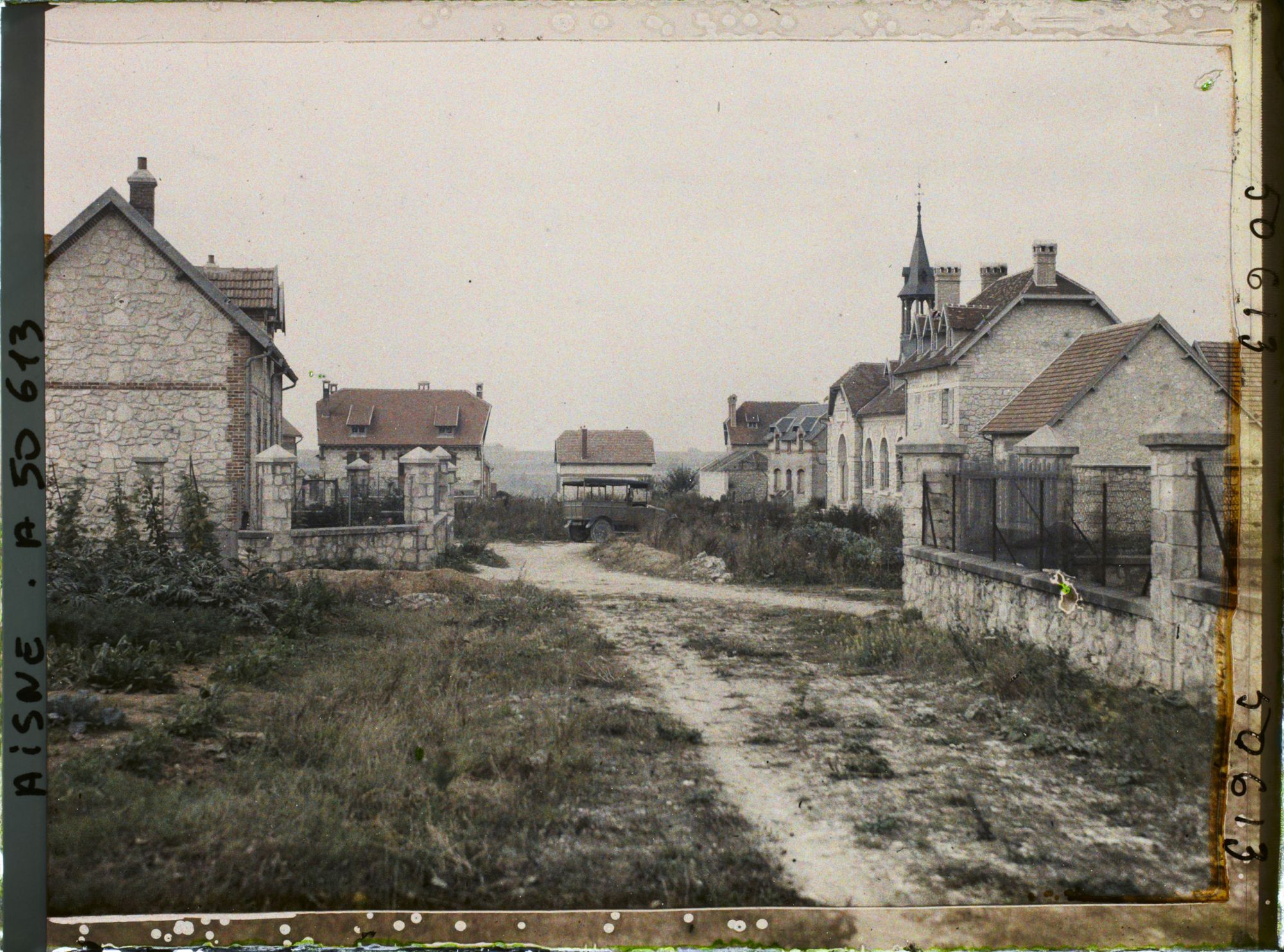 Image représentant France, Laffaux, Vue vers la place de la Mairie