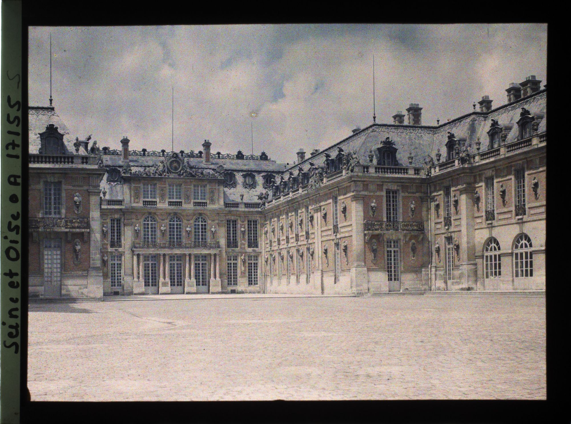Image représentant France, Palais de Versailles, La Cour de marbre