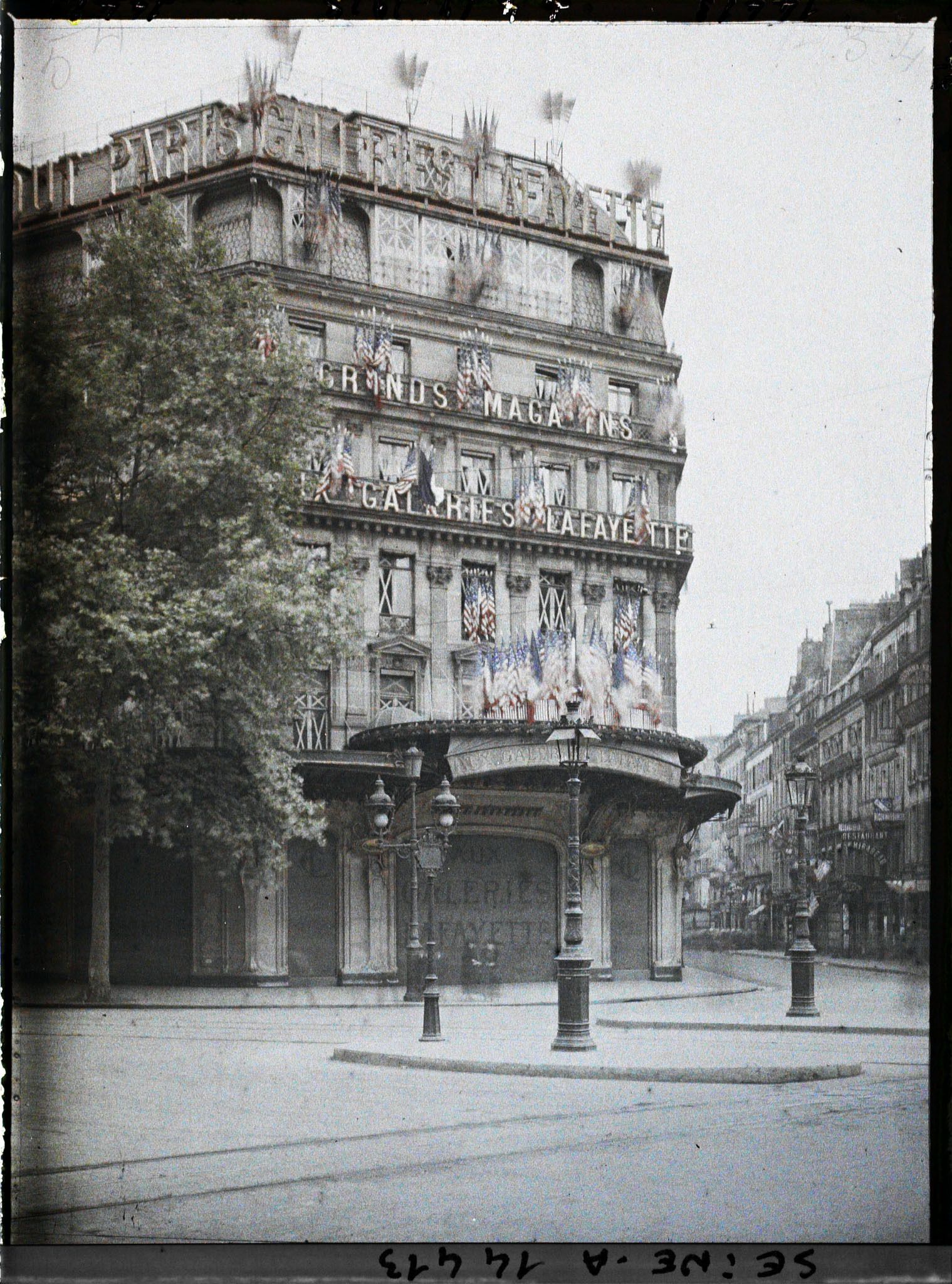 Image représentant Les Galeries Lafayette boulevard Haussmann et rue de la Chaussée d'Antin