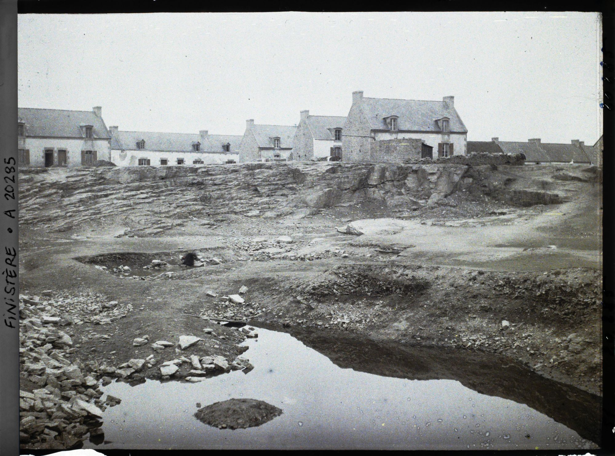 Image représentant Village et socle rocheux